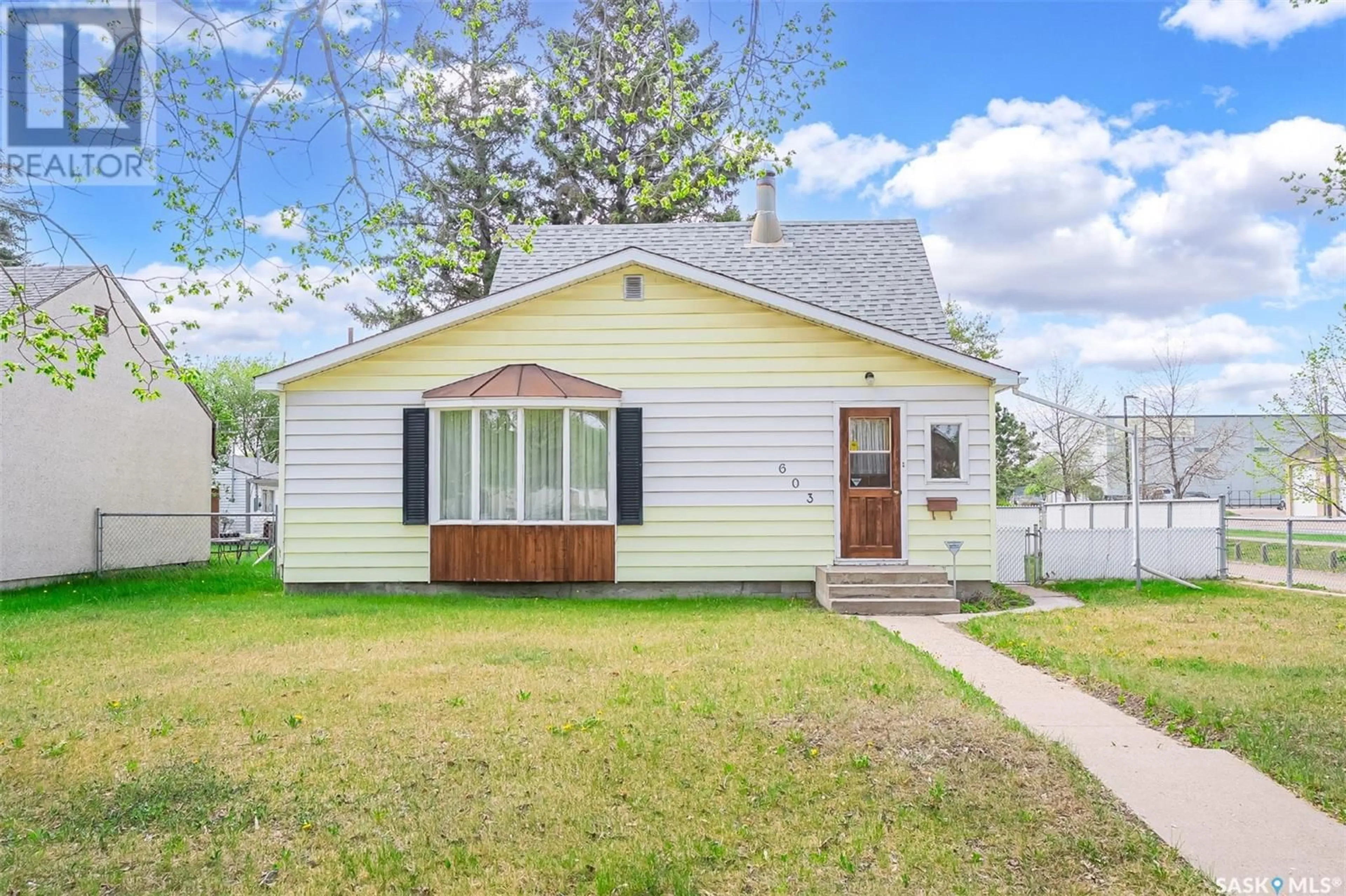 Home with vinyl exterior material, street for 603 L AVENUE, Saskatoon Saskatchewan S7M2H6