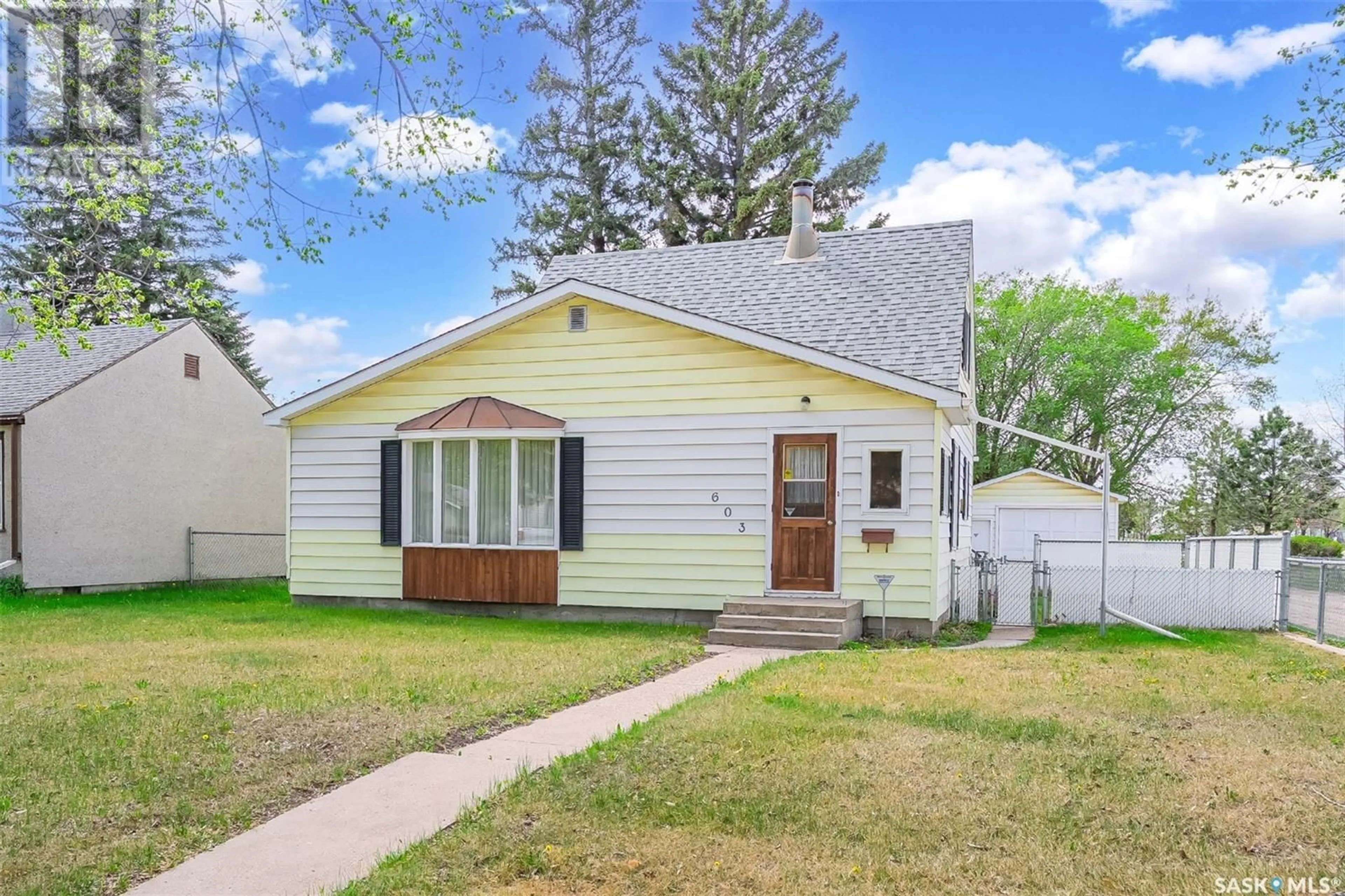 Home with vinyl exterior material, street for 603 L AVENUE, Saskatoon Saskatchewan S7M2H6