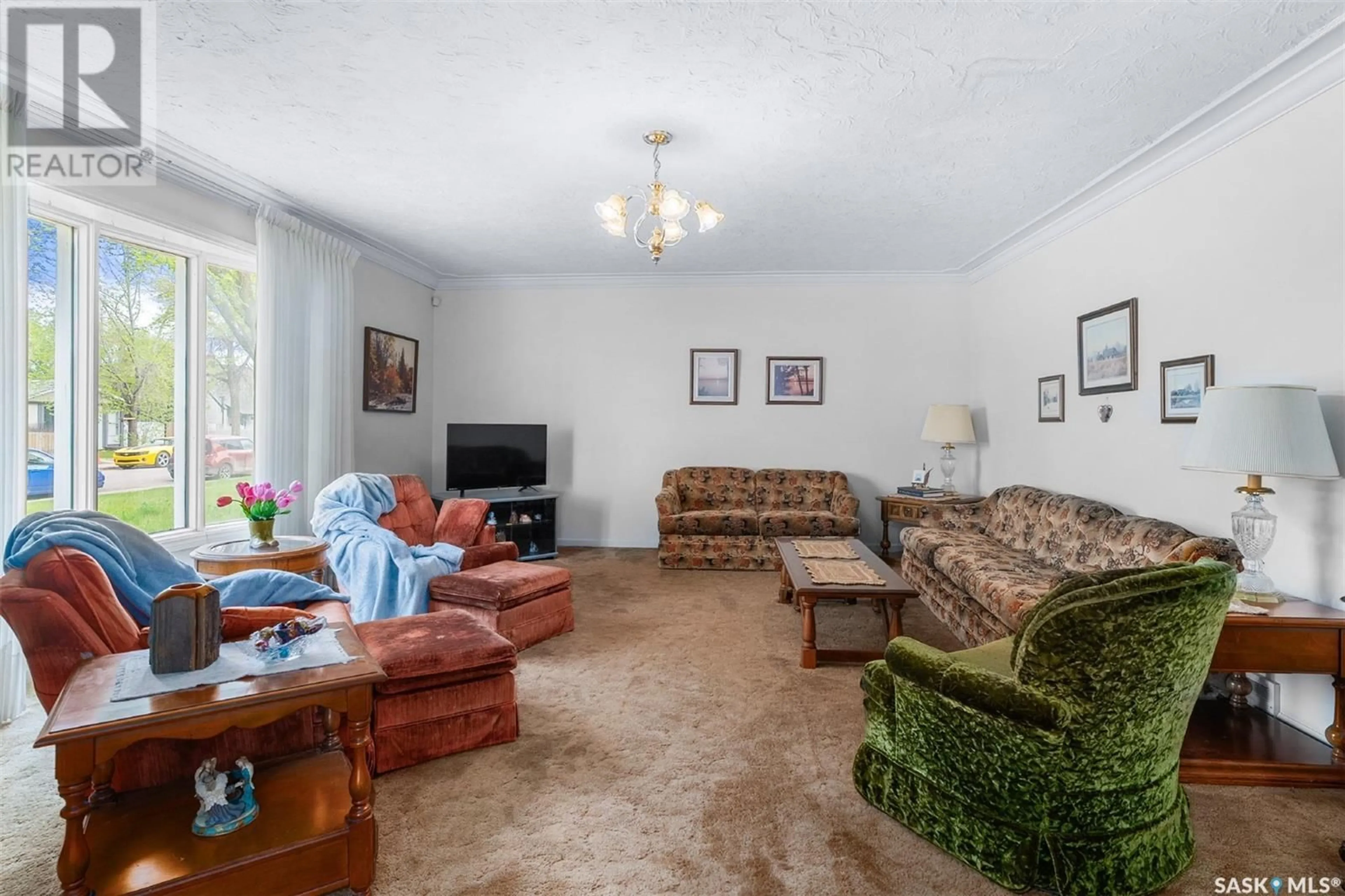 Living room with furniture, unknown for 603 L AVENUE, Saskatoon Saskatchewan S7M2H6