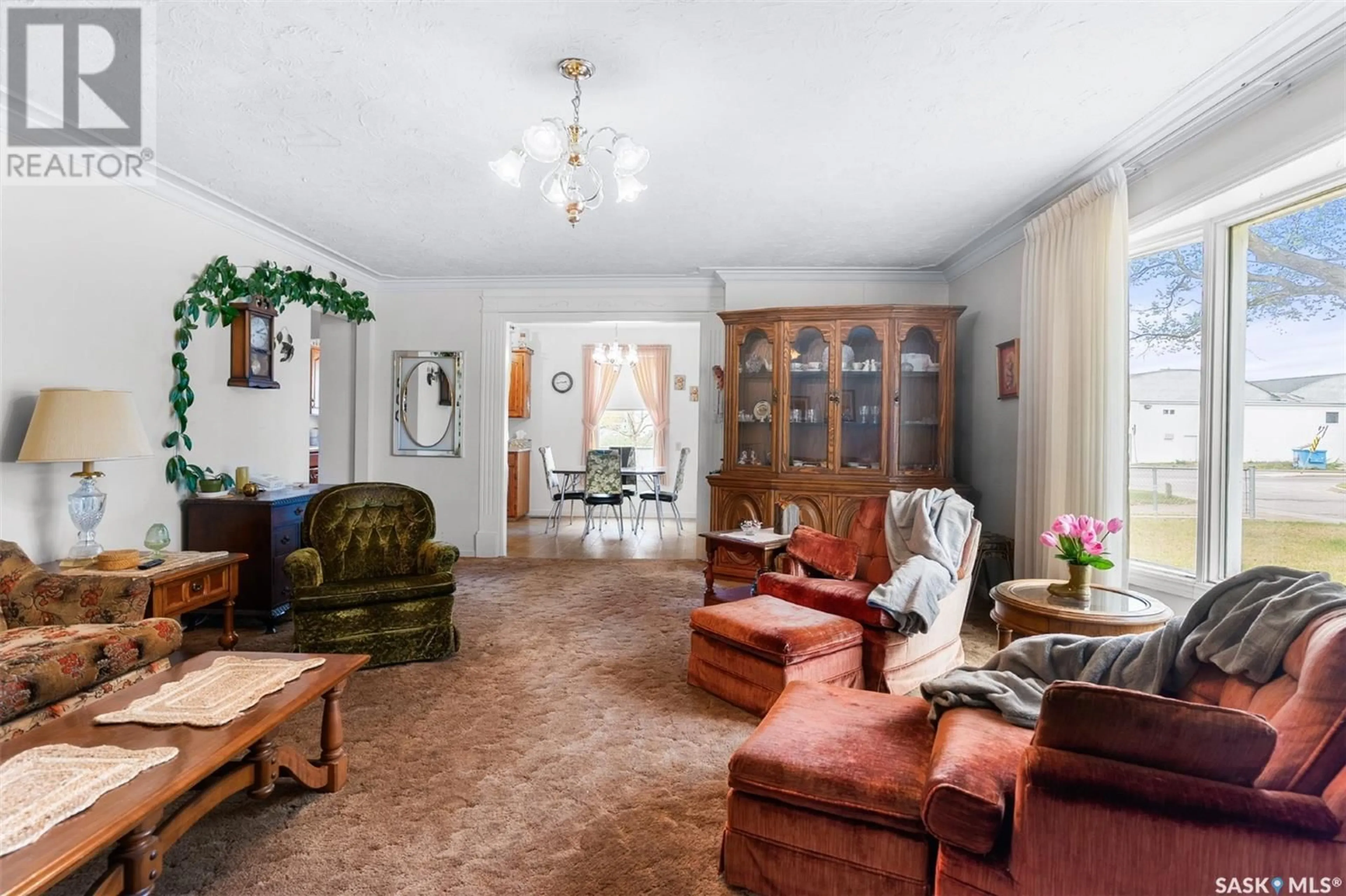 Living room with furniture, unknown for 603 L AVENUE, Saskatoon Saskatchewan S7M2H6