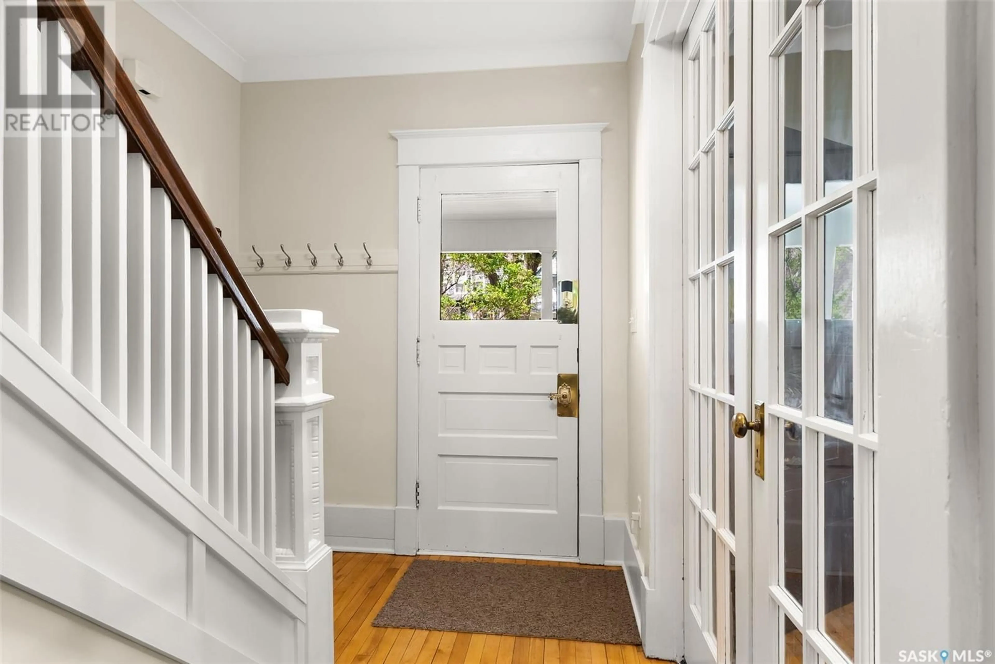 Indoor entryway for 2227 RAE STREET, Regina Saskatchewan S4T2G1