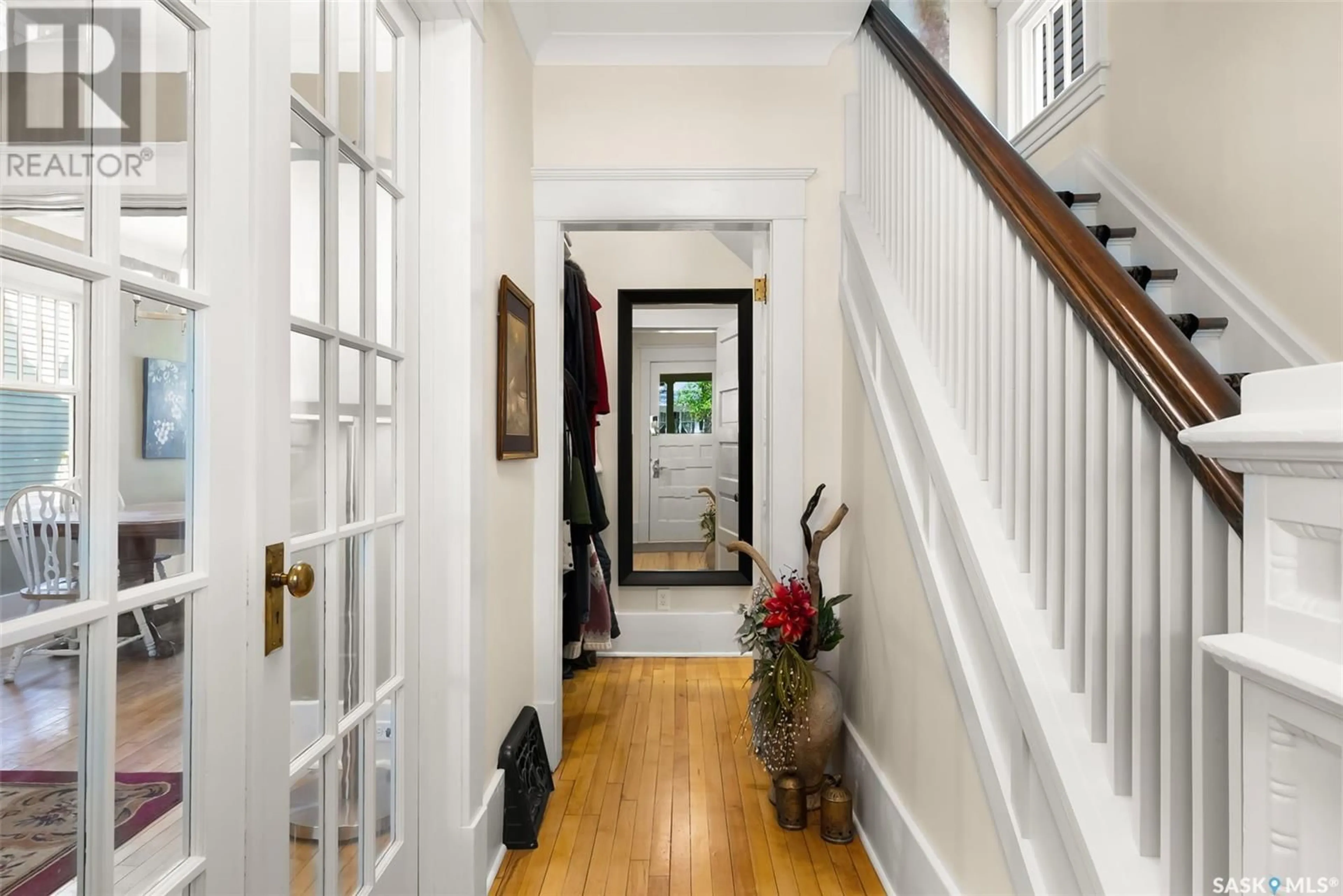 Indoor entryway for 2227 RAE STREET, Regina Saskatchewan S4T2G1