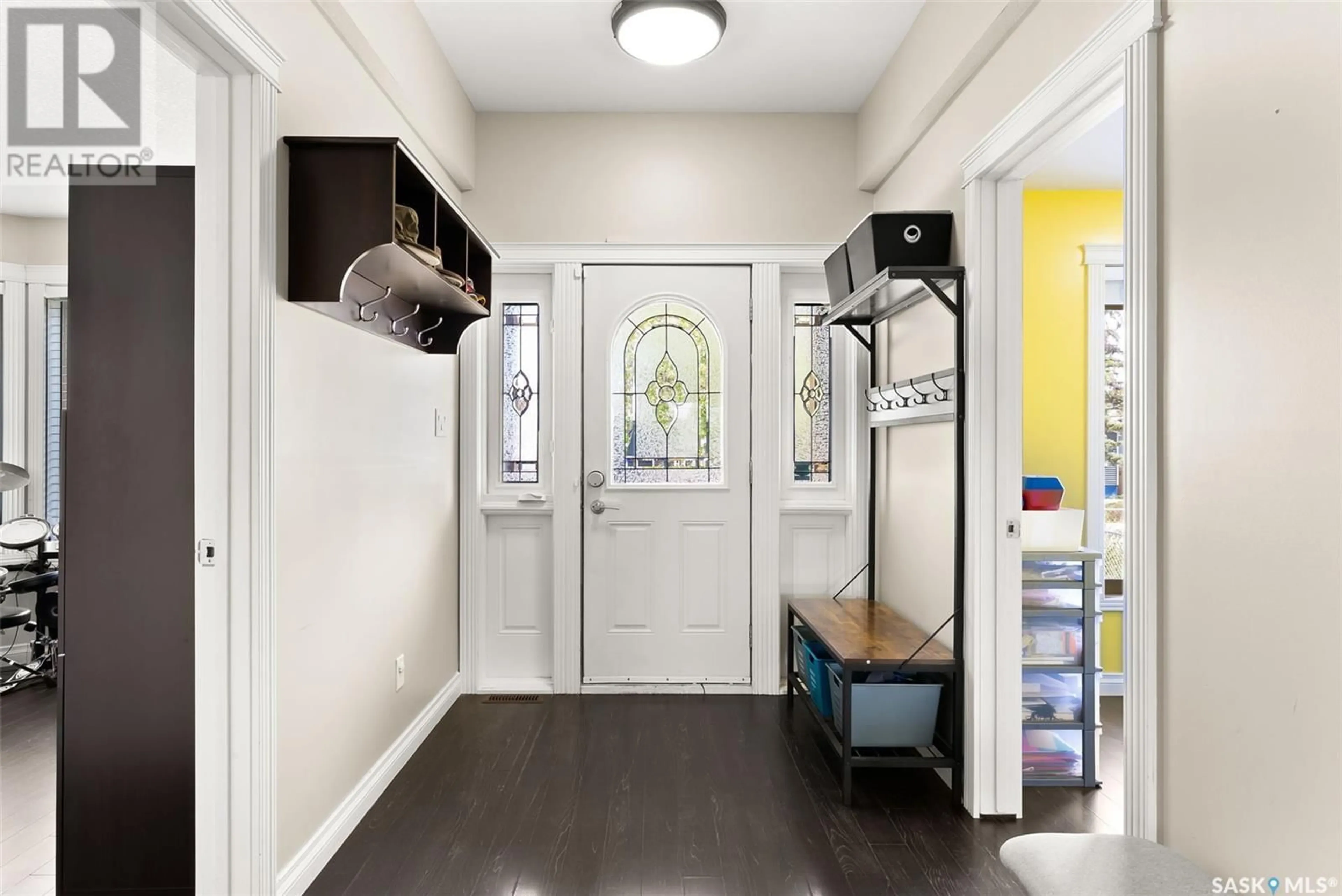 Indoor entryway for 2252 MCDONALD STREET, Regina Saskatchewan S4N2Y8
