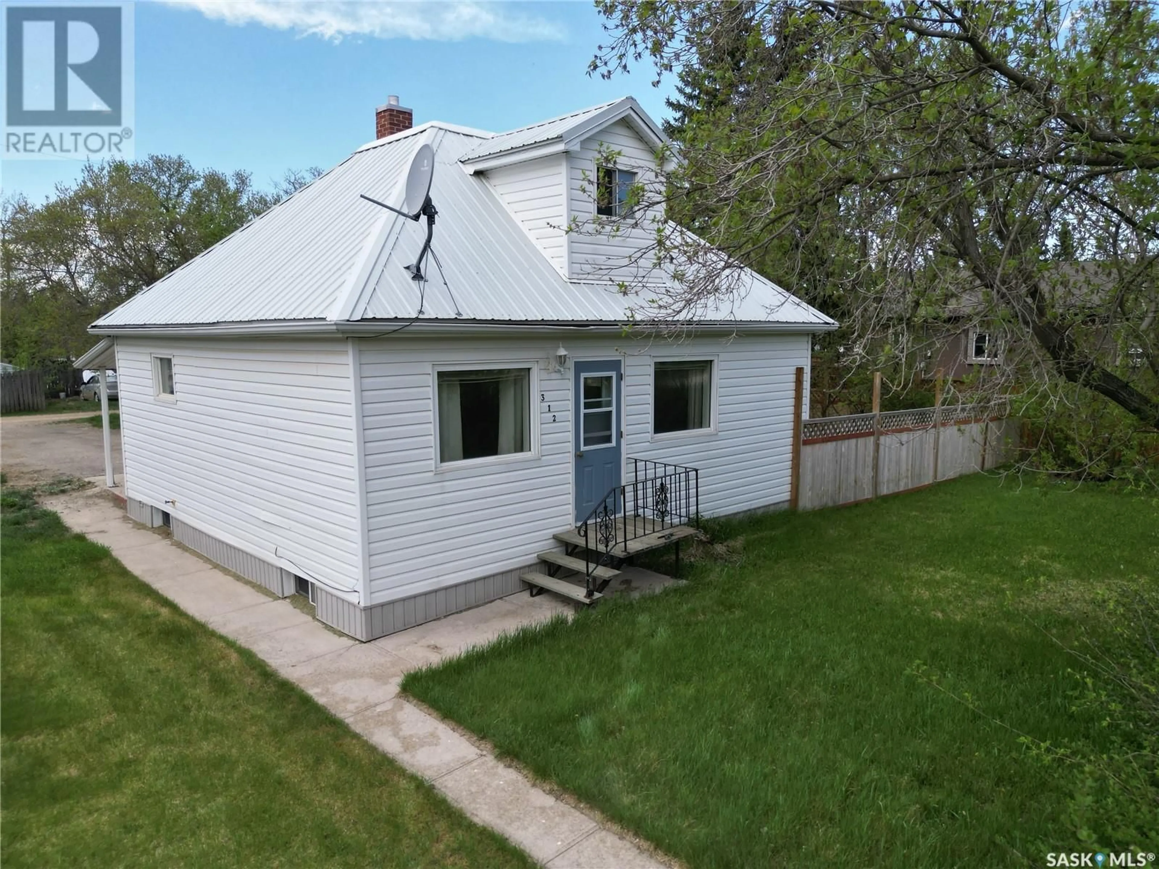 A pic from outside/outdoor area/front of a property/back of a property/a pic from drone, street for 312 STANLEY STREET, Cupar Saskatchewan S0G0Y0