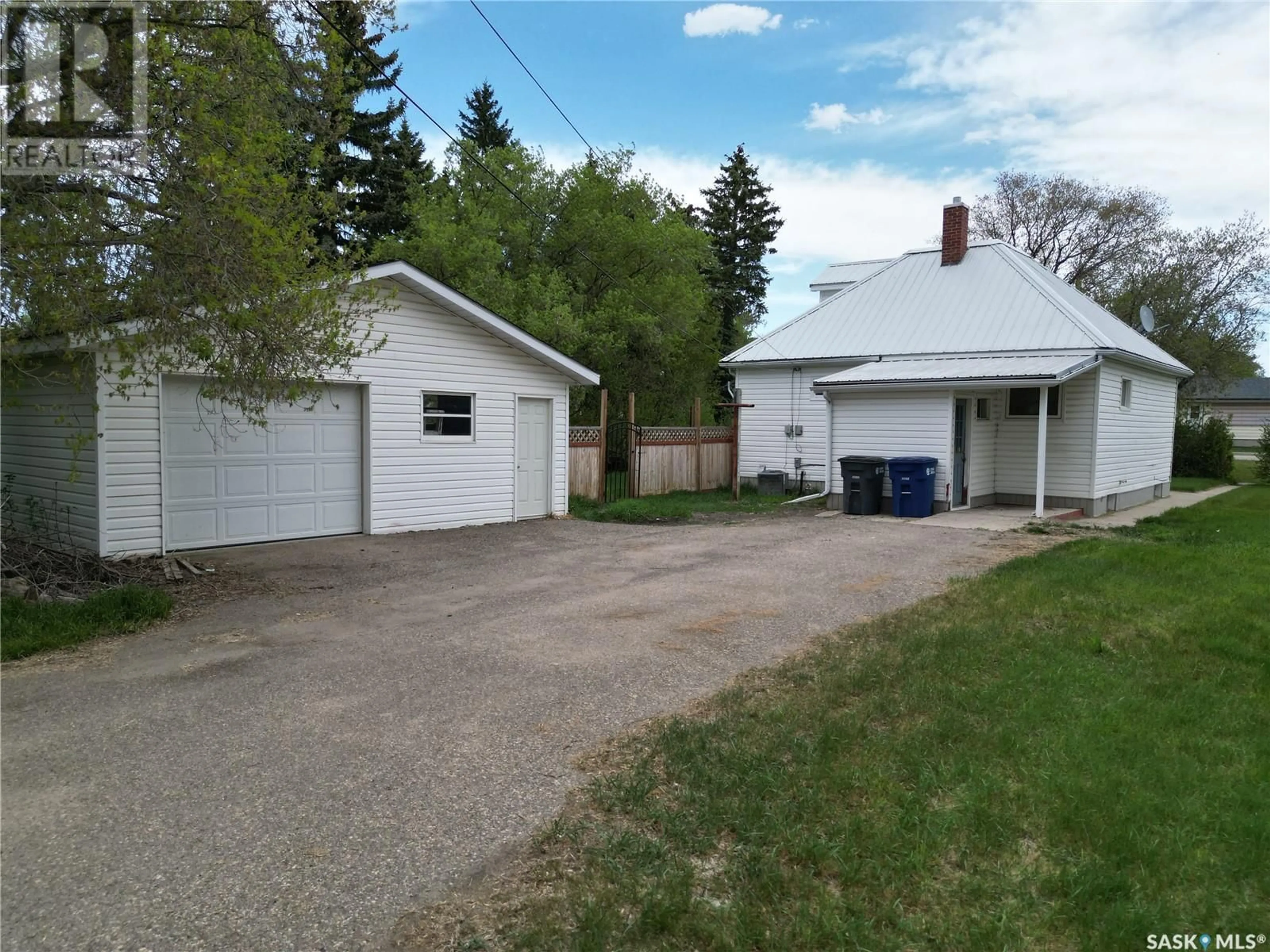 A pic from outside/outdoor area/front of a property/back of a property/a pic from drone, street for 312 STANLEY STREET, Cupar Saskatchewan S0G0Y0