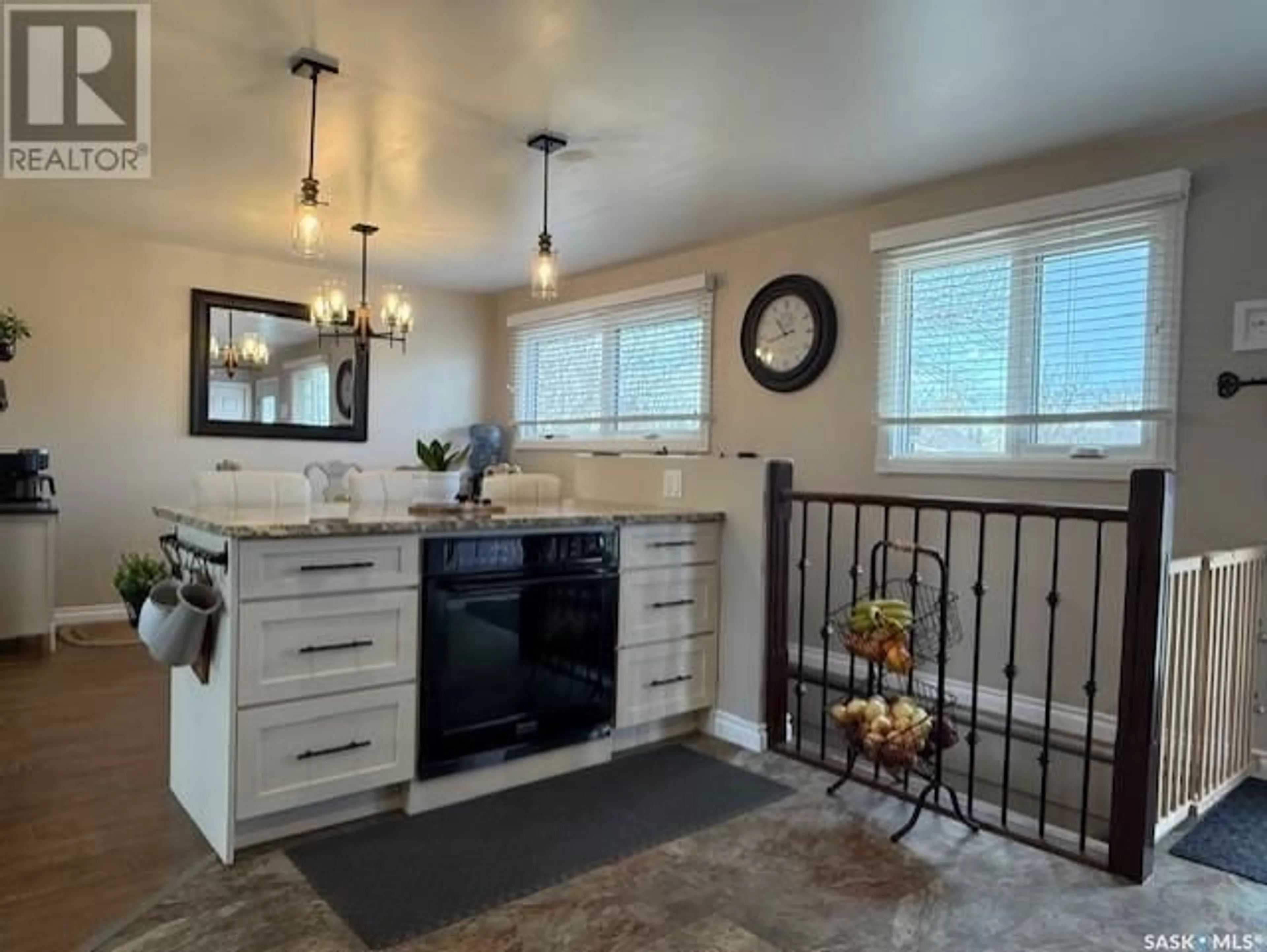 Open concept kitchen, unknown for 450 5TH AVENUE, Melville Saskatchewan S0A2P0