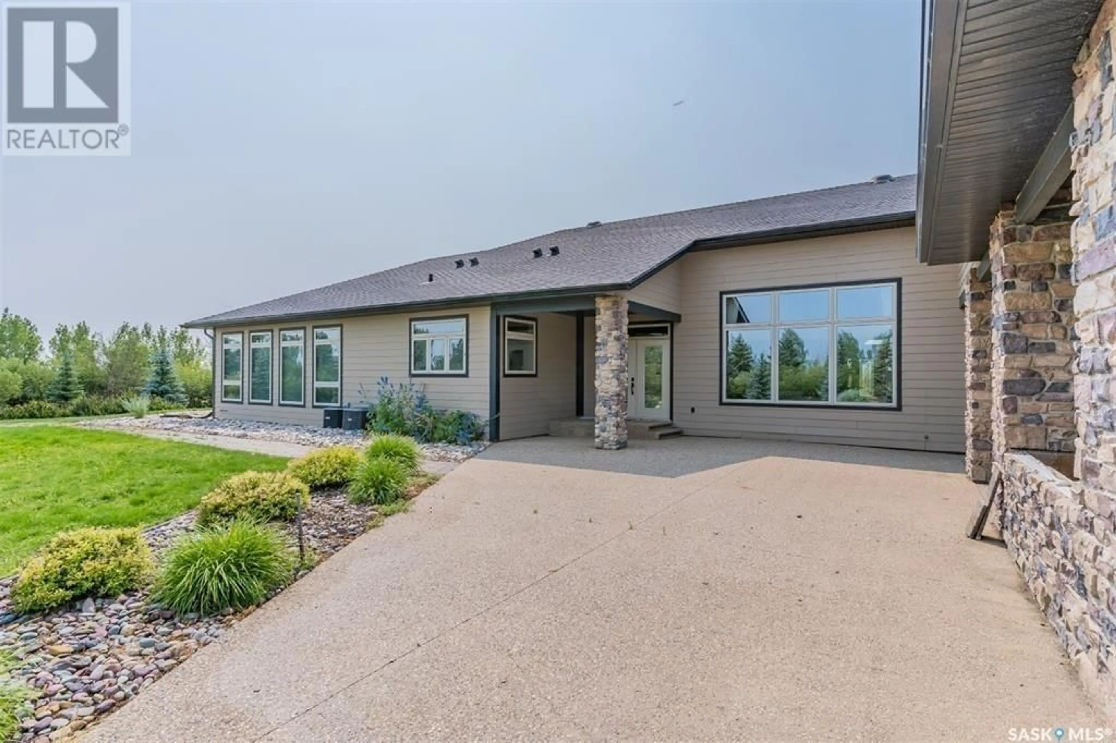Indoor foyer for 112 4 HIGHWAY S, Rosetown Saskatchewan S0L2V0