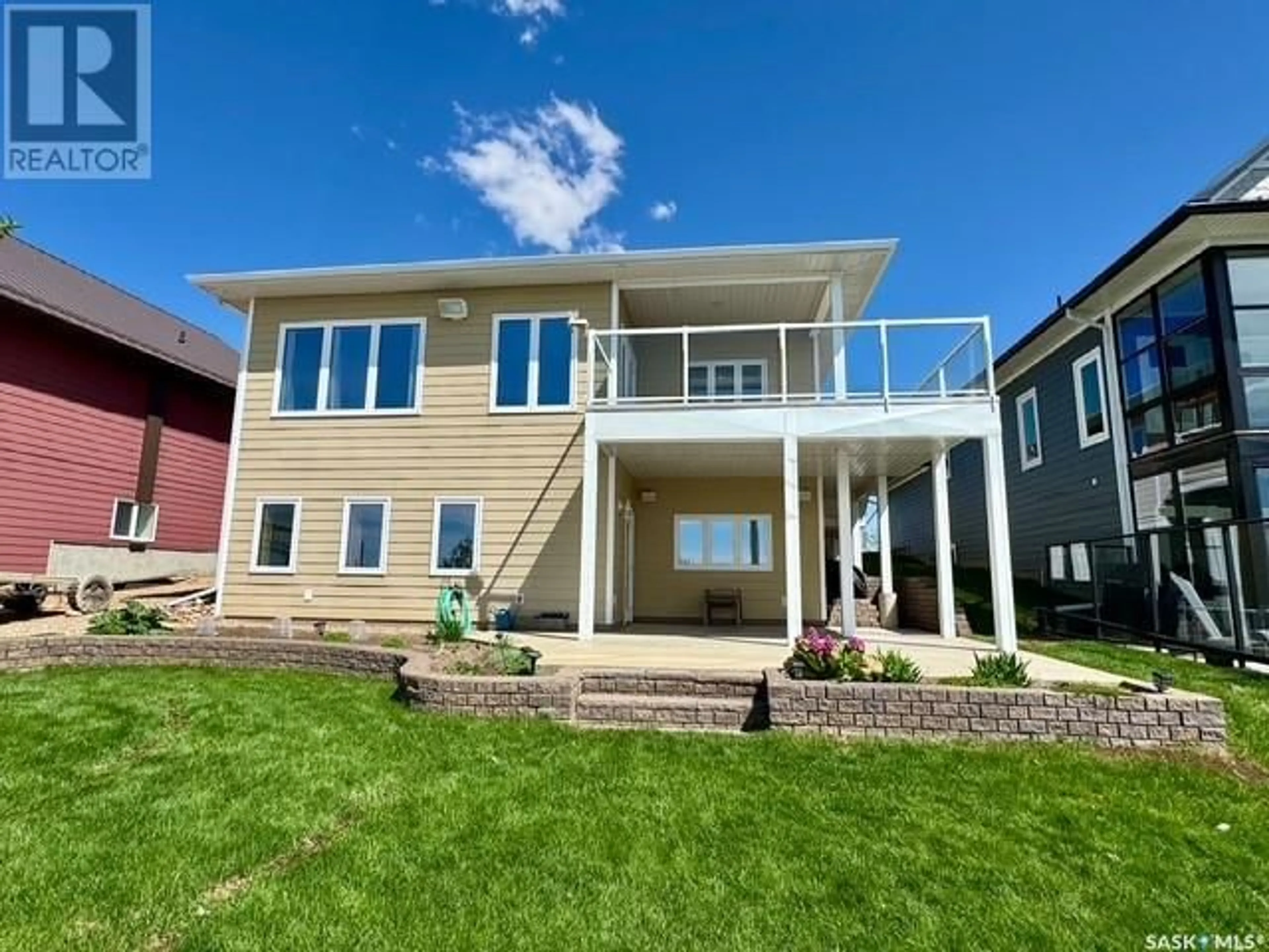 Home with vinyl exterior material, water/lake/river/ocean view for 3 LAKEVIEW DRIVE, Webb Rm No. 138 Saskatchewan S0N2N0