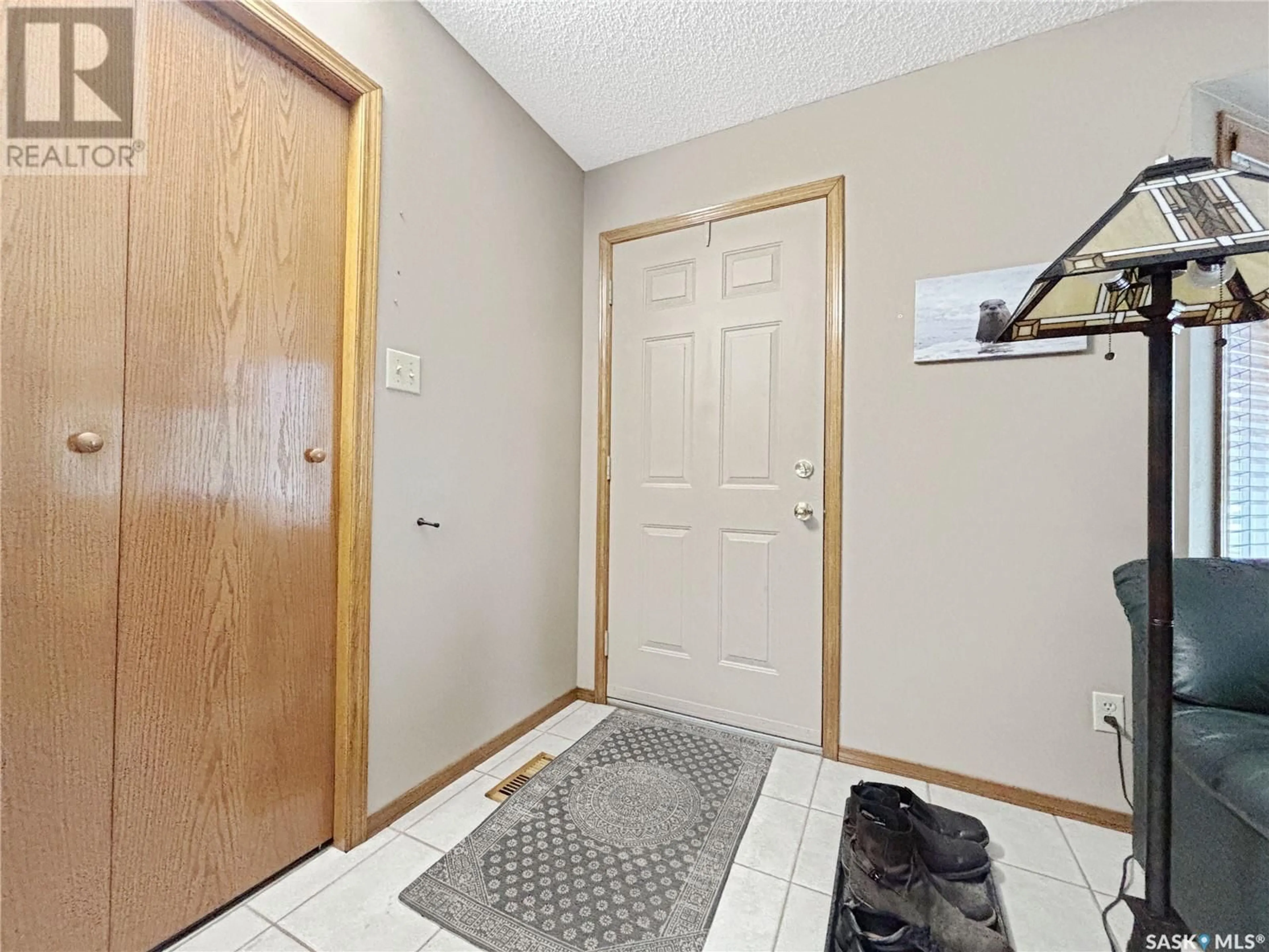 Indoor entryway for 215 HOGG WAY, Saskatoon Saskatchewan S7N3W4