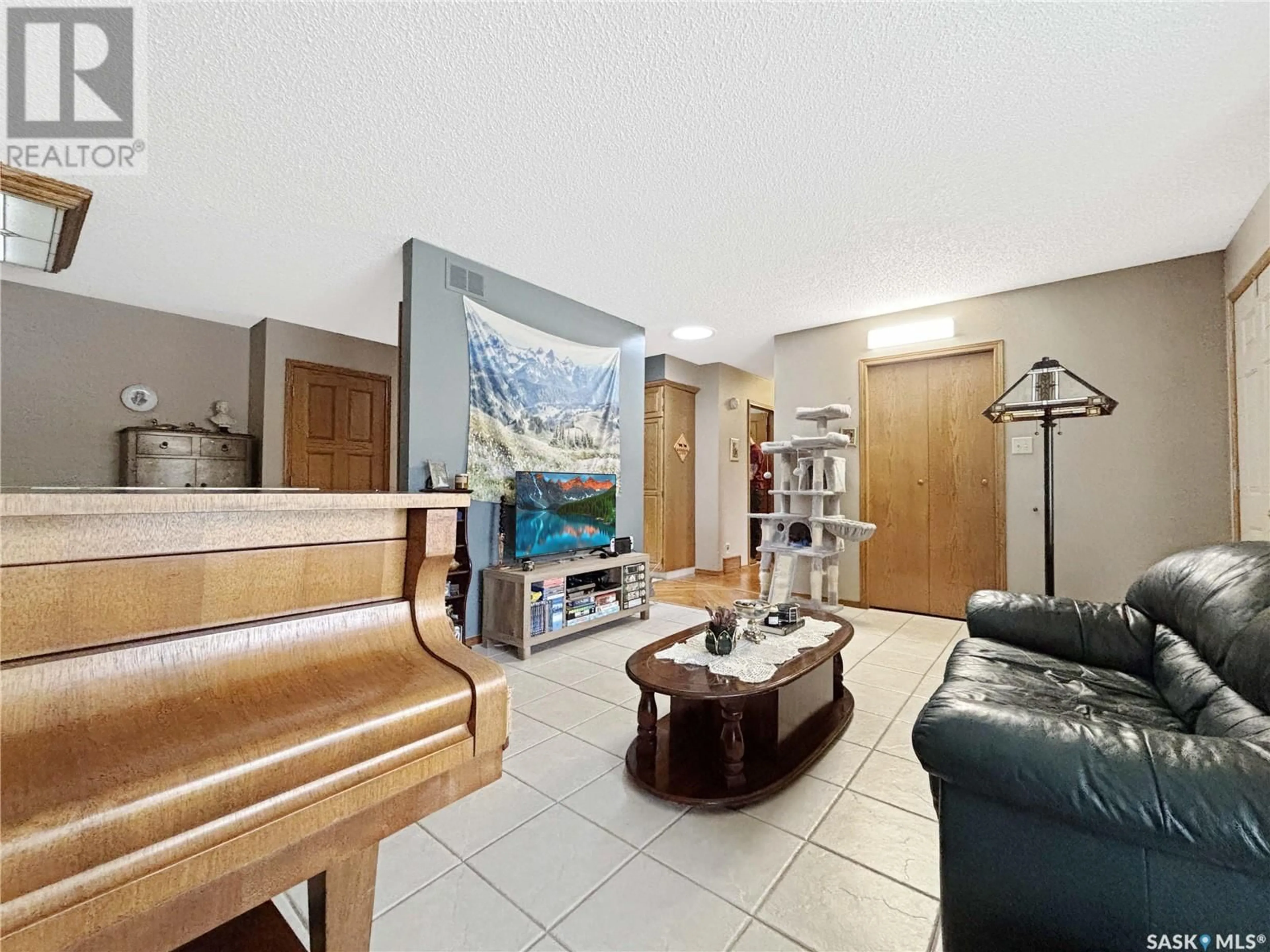 Unknown for 215 HOGG WAY, Saskatoon Saskatchewan S7N3W4