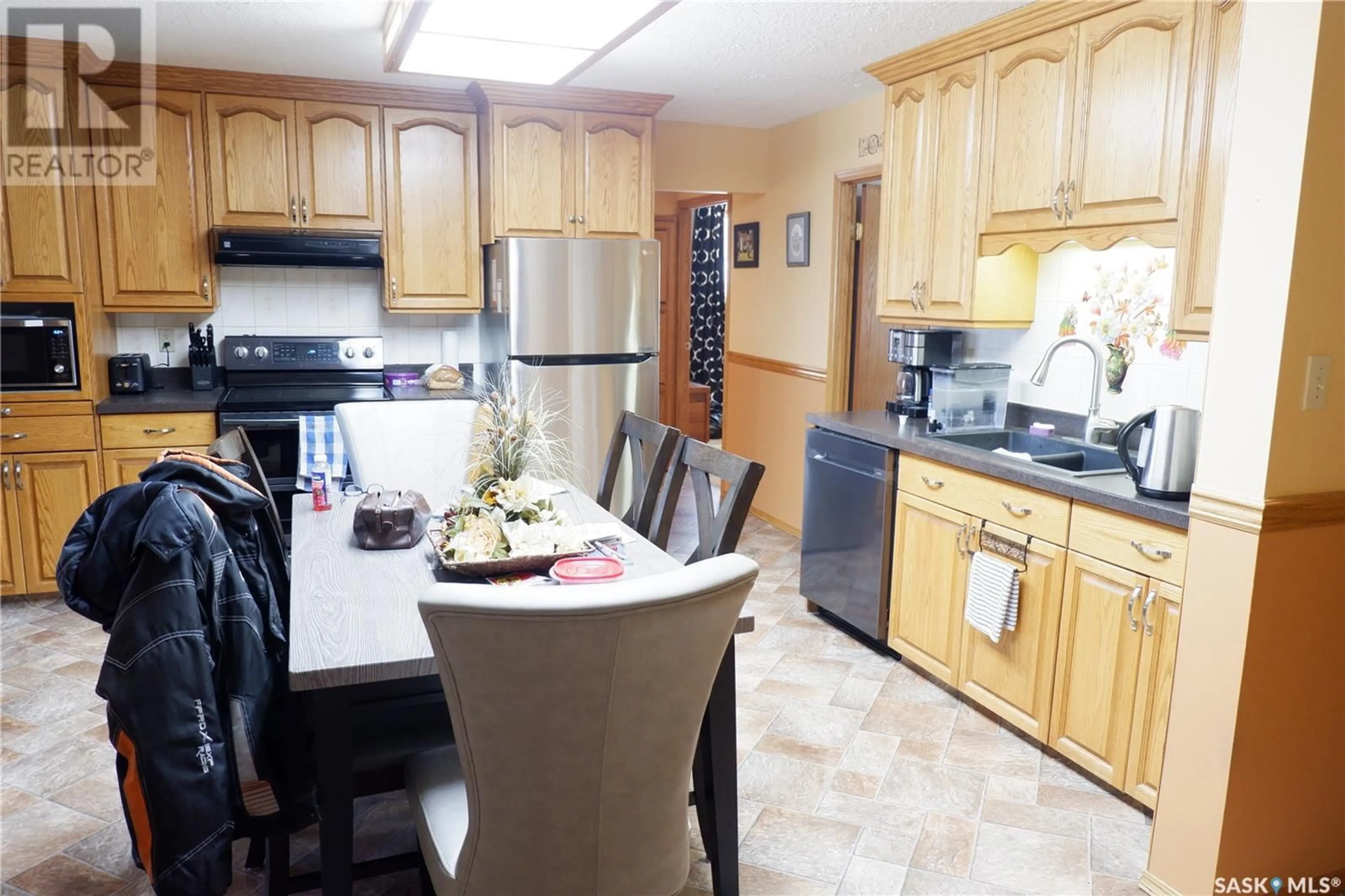 Standard kitchen, unknown for 15 A AVENUE, Willow Bunch Saskatchewan S0H4K0