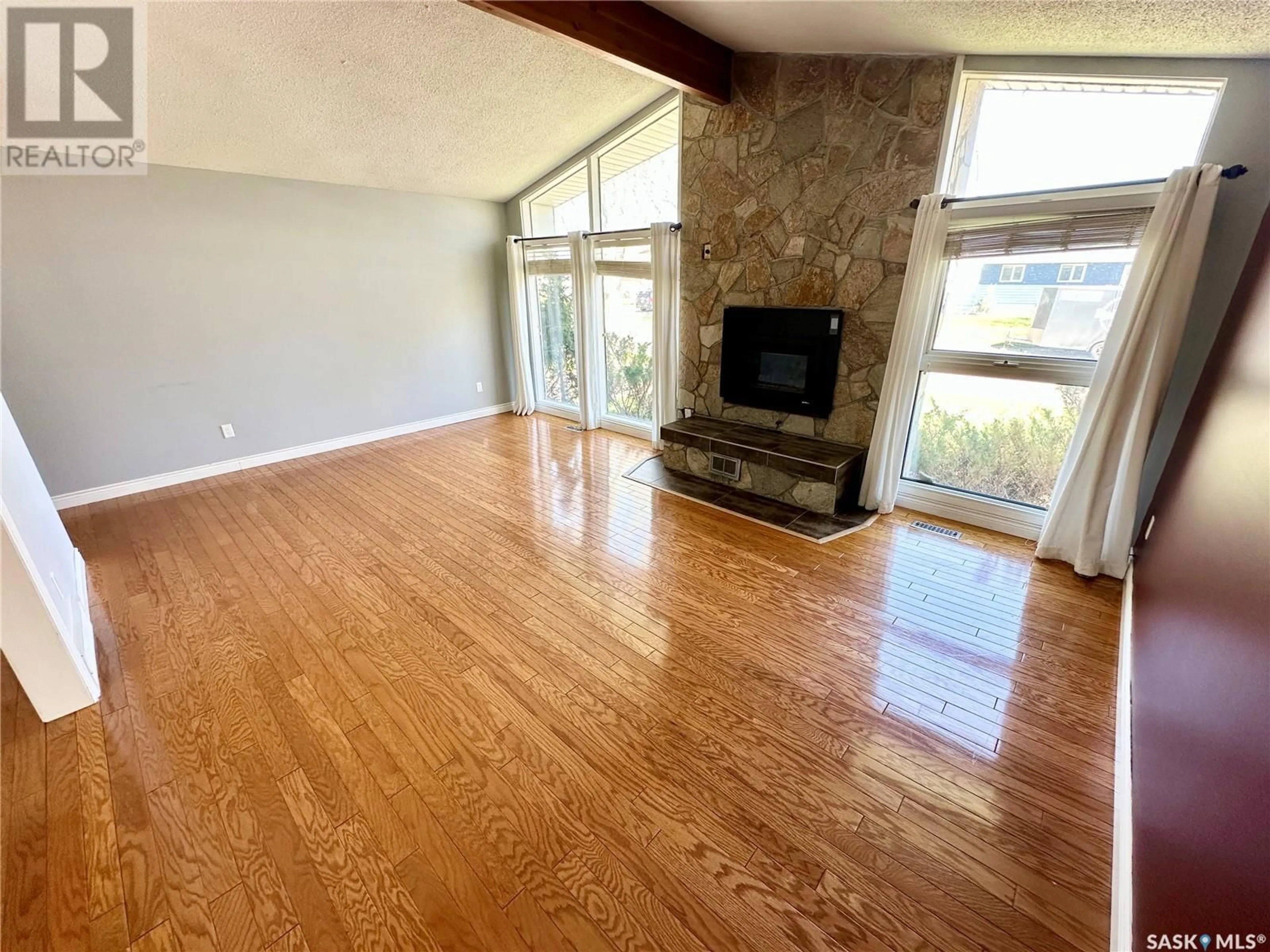 A pic of a room for 416 3RD AVENUE, Weyburn Saskatchewan S4H1R1