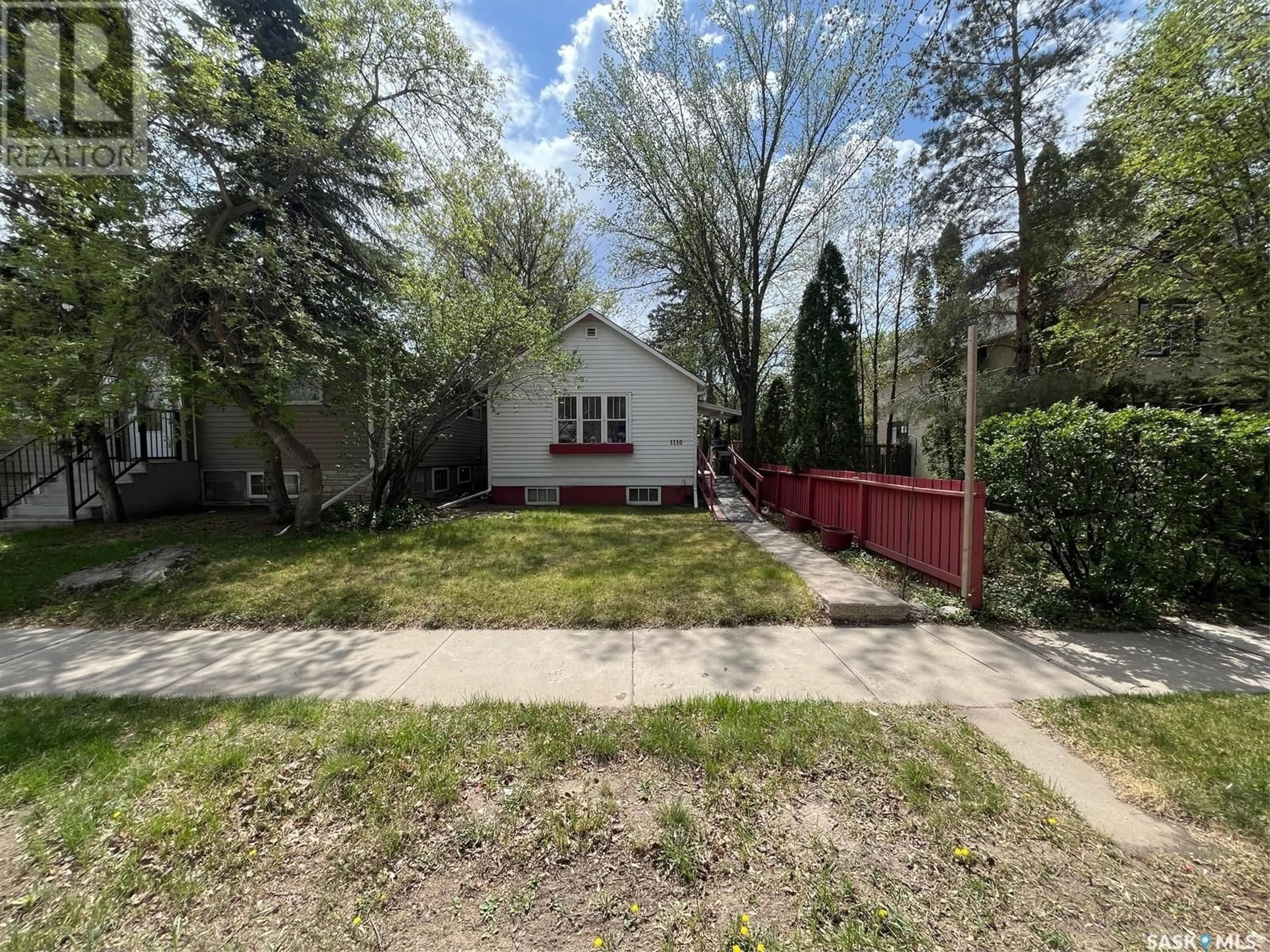 A pic from outside/outdoor area/front of a property/back of a property/a pic from drone, street for 1110 12TH STREET, Saskatoon Saskatchewan S7H0E2