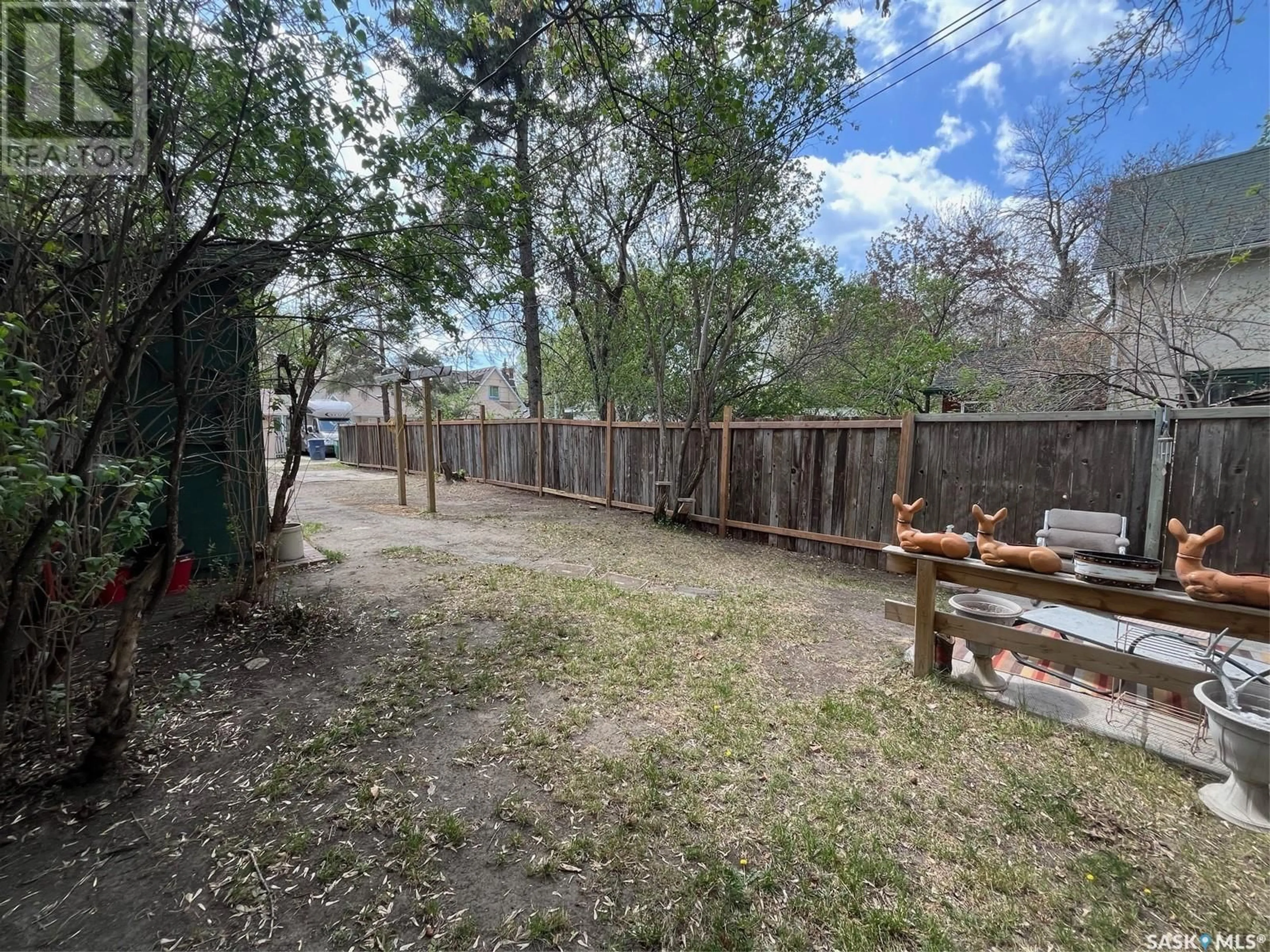 A pic from outside/outdoor area/front of a property/back of a property/a pic from drone, unknown for 1110 12TH STREET, Saskatoon Saskatchewan S7H0E2