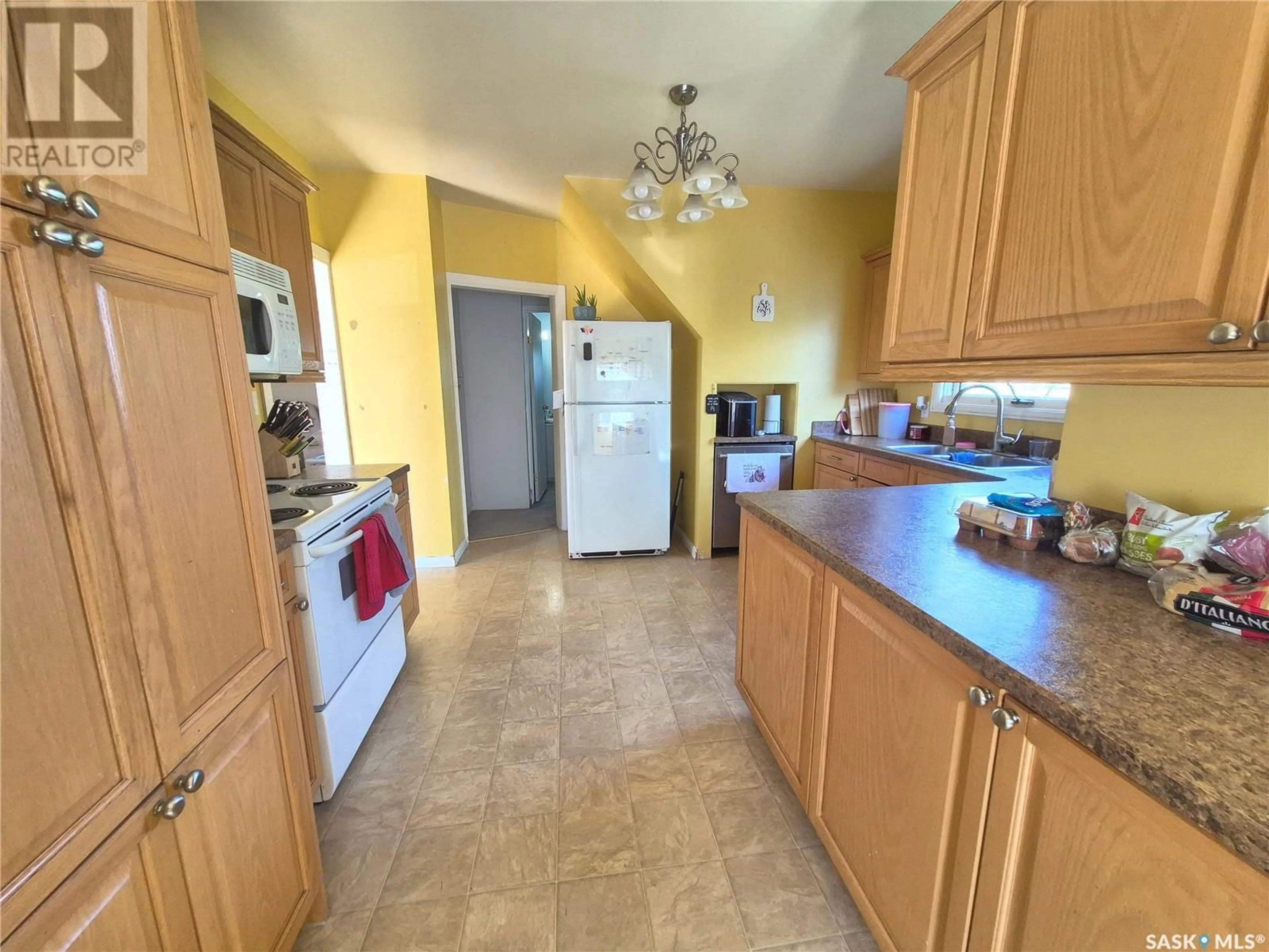 Standard kitchen, ceramic/tile floor for 39 ROULEAU STREET, Mctaggart Saskatchewan S0G3N0