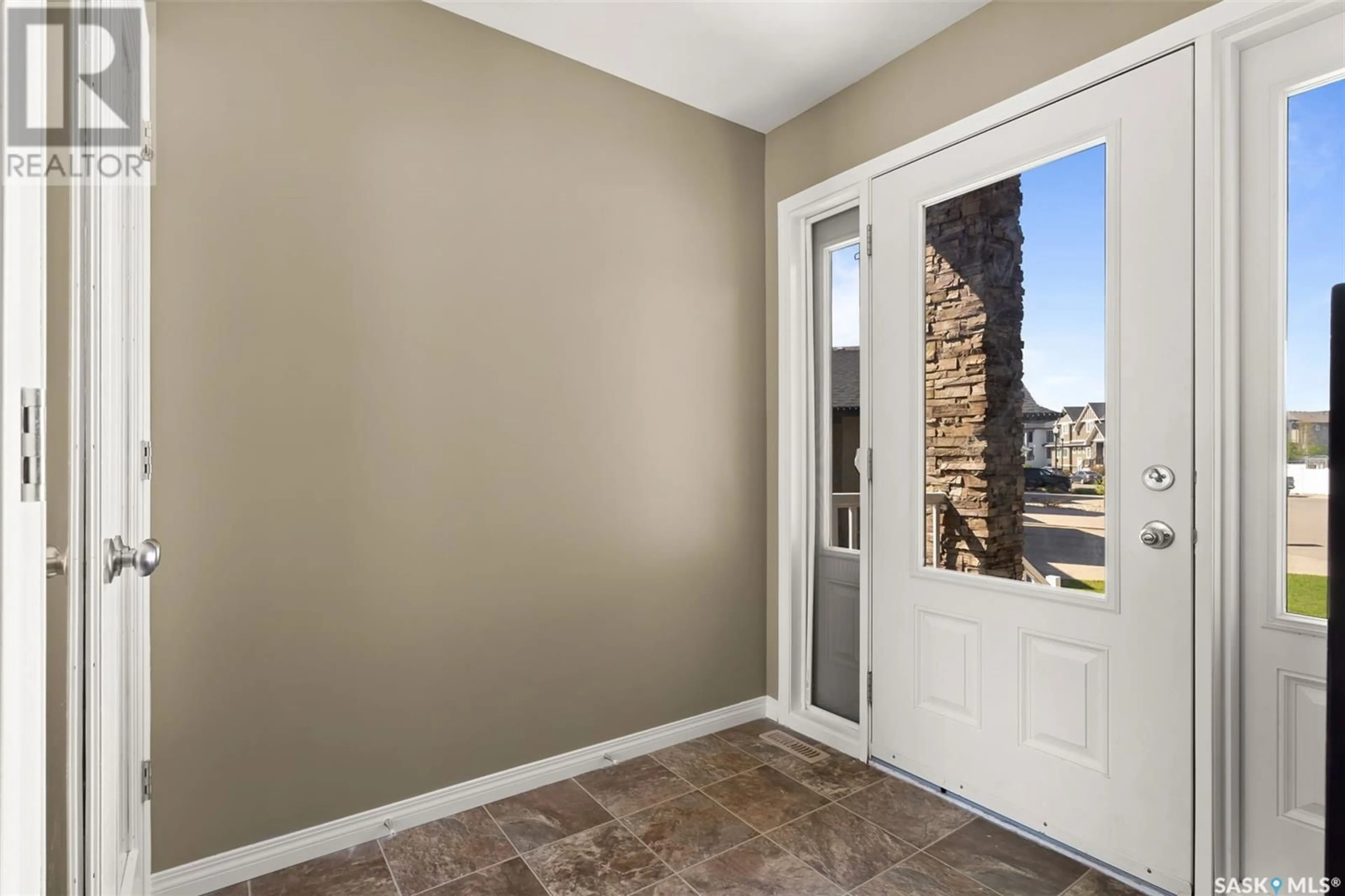 Indoor entryway for 5165 AVIATOR CRESCENT, Regina Saskatchewan S4W0G5