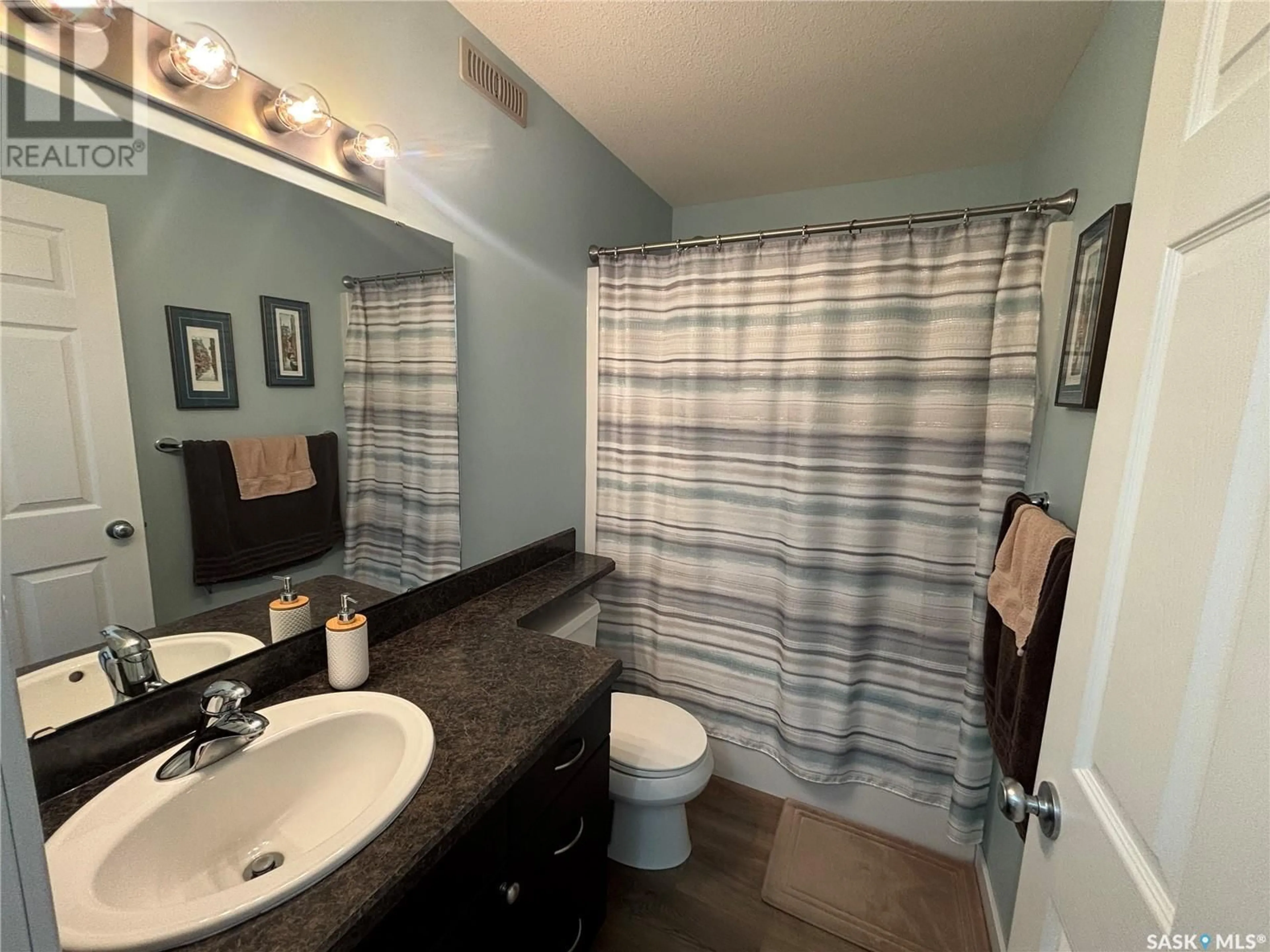 Standard bathroom, ceramic/tile floor for 4253 PRESTON CRESCENT, Regina Saskatchewan S4X0C9