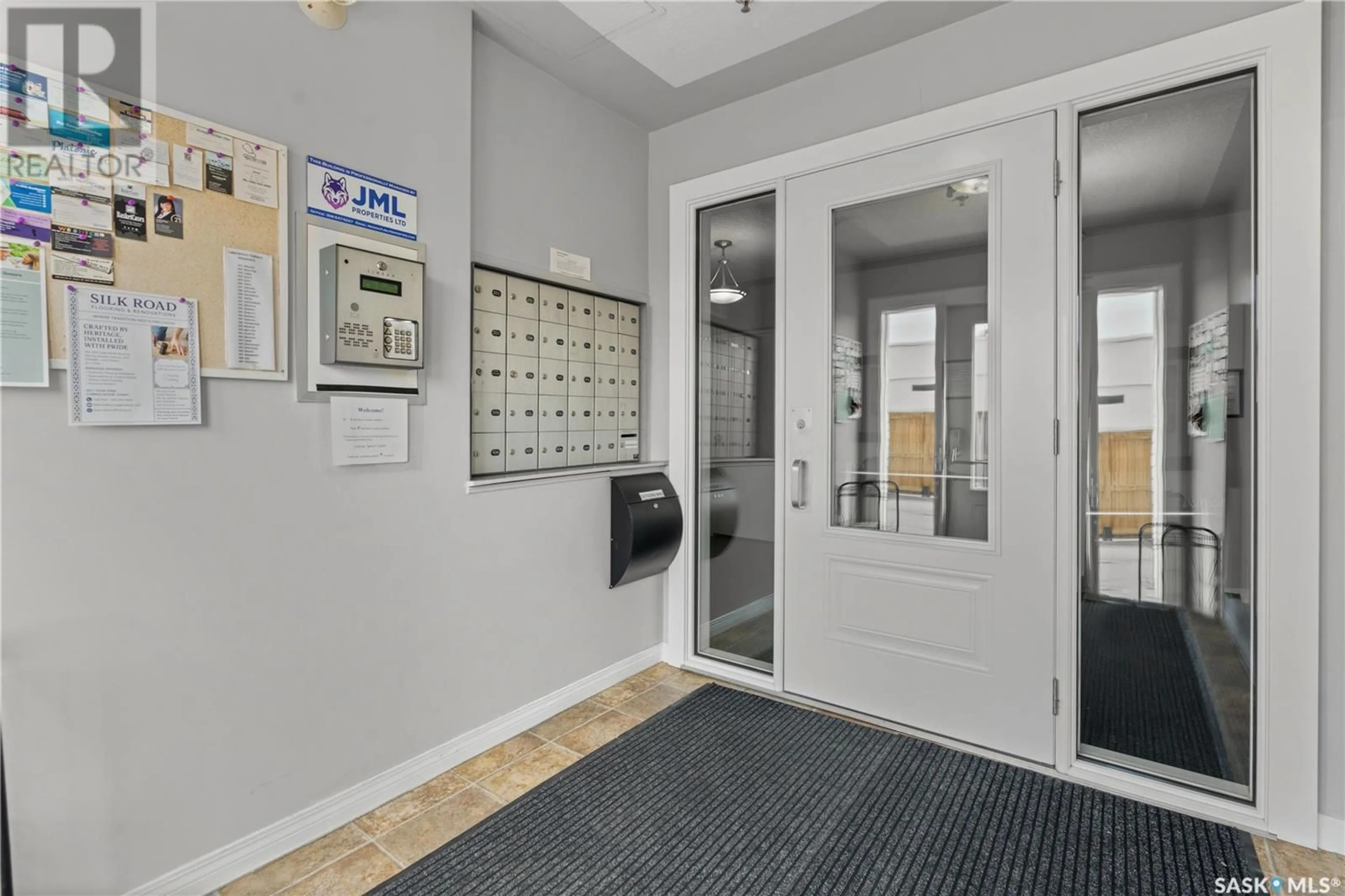 Indoor foyer for 405 - 1130 MCCARTHY BOULEVARD, Regina Saskatchewan S4X4N6