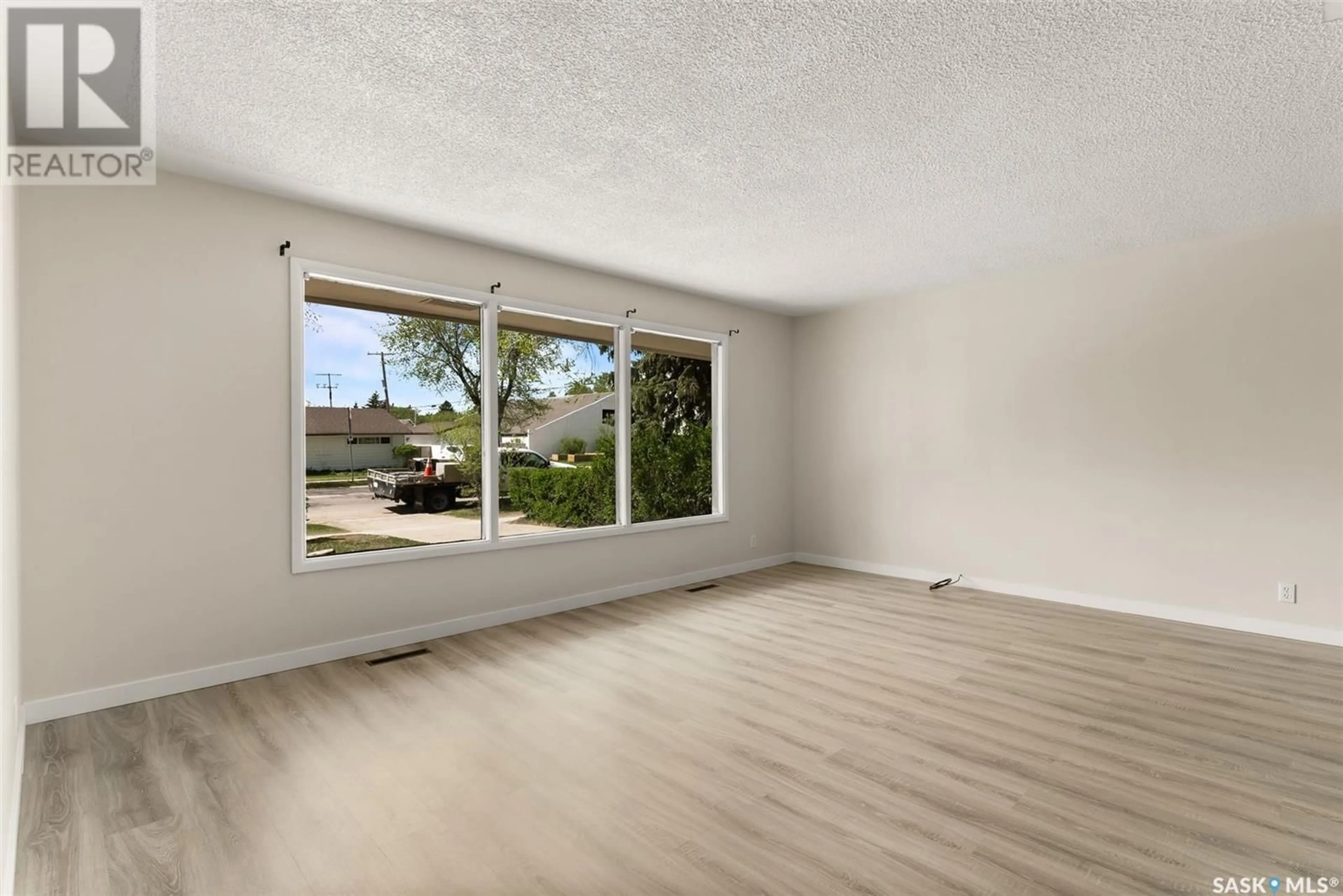 A pic of a room for 151 MASSEY ROAD, Regina Saskatchewan S4S4N3