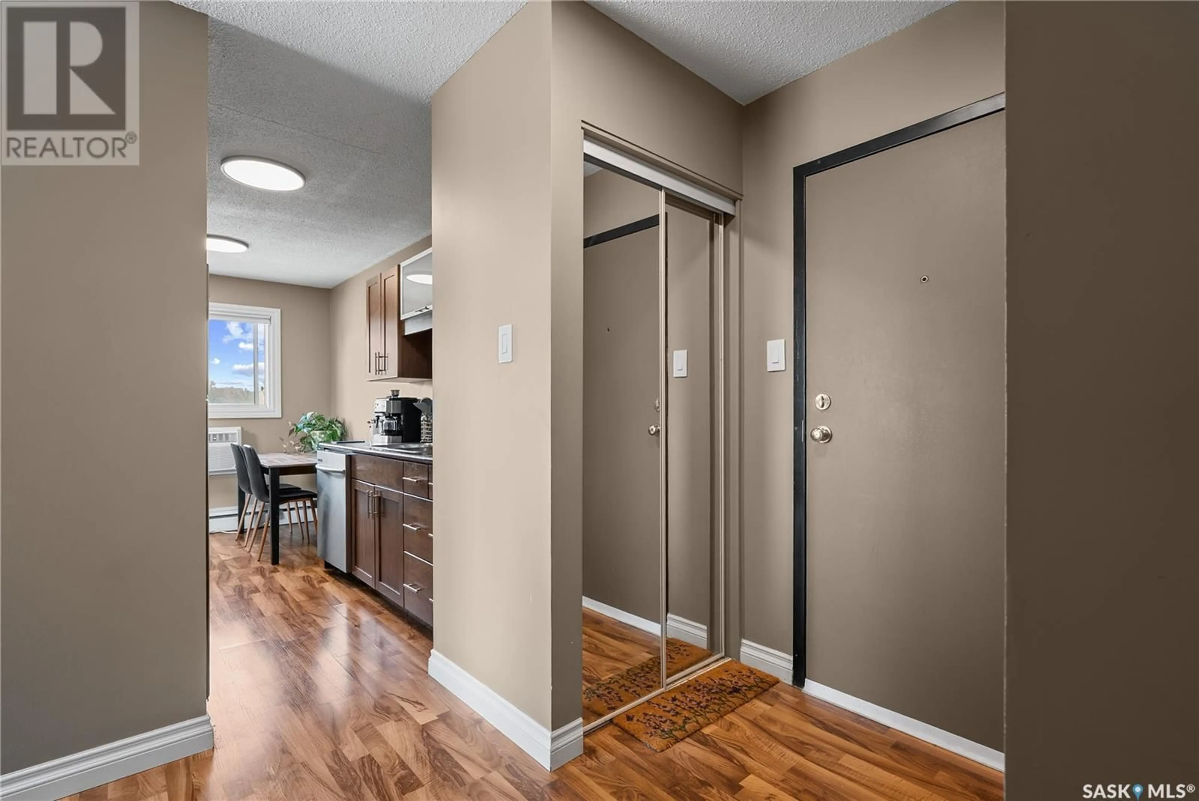 Indoor entryway for 14 115 ACADIA DRIVE, Saskatoon Saskatchewan S7H4T8