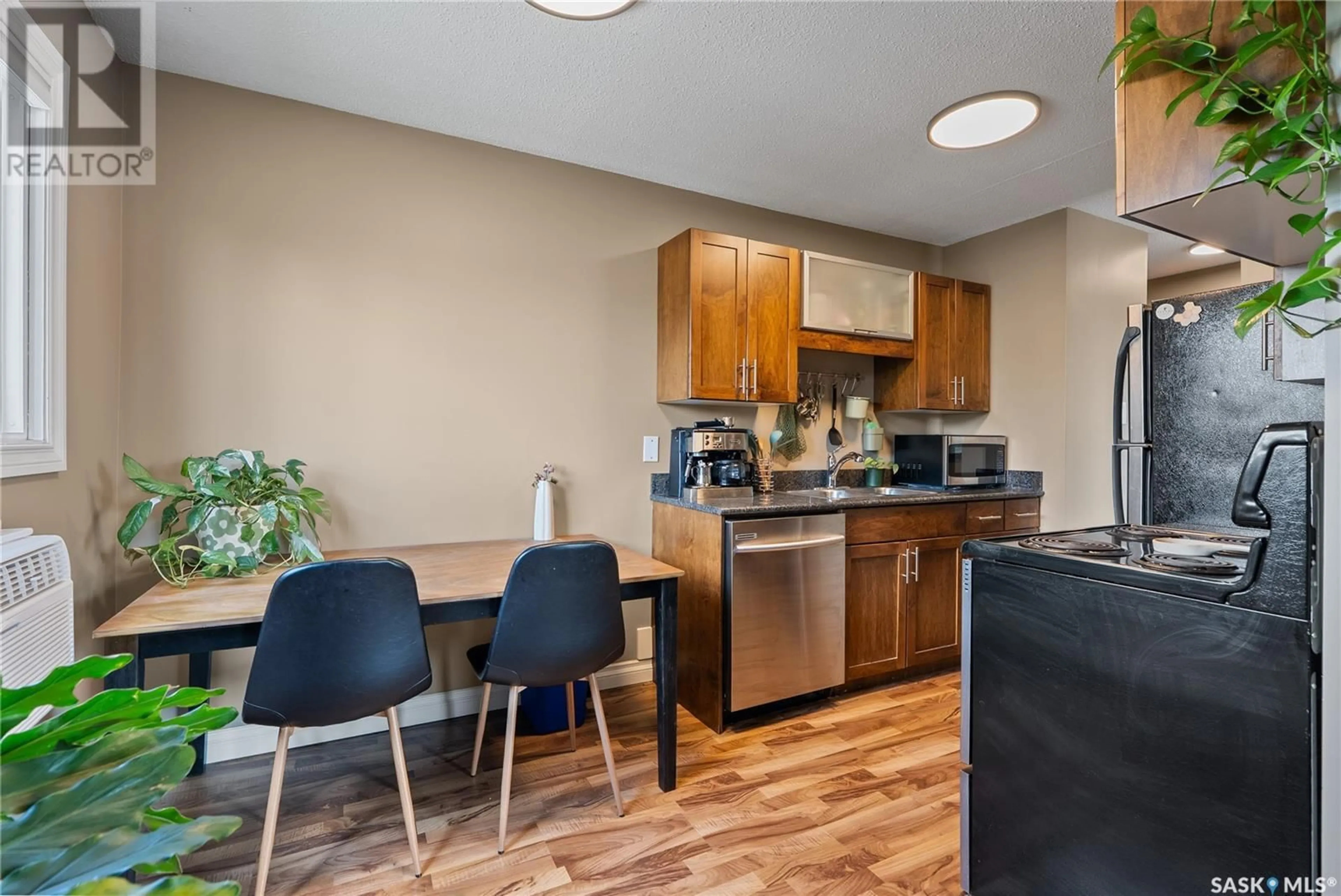Standard kitchen, unknown for 14 115 ACADIA DRIVE, Saskatoon Saskatchewan S7H4T8