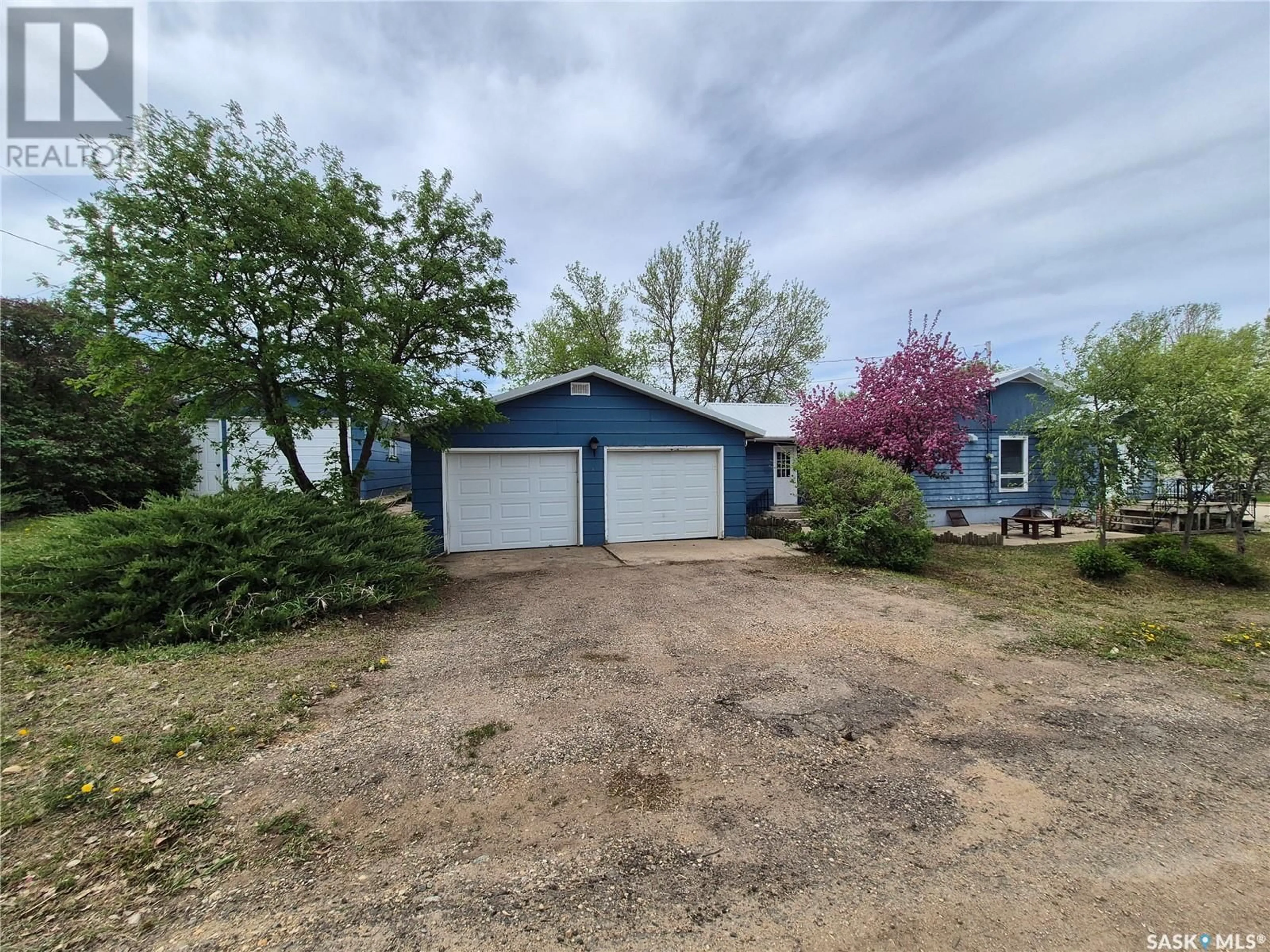 A pic from outside/outdoor area/front of a property/back of a property/a pic from drone, street for 502 HEALY AVENUE, Radville Saskatchewan S0C2G0