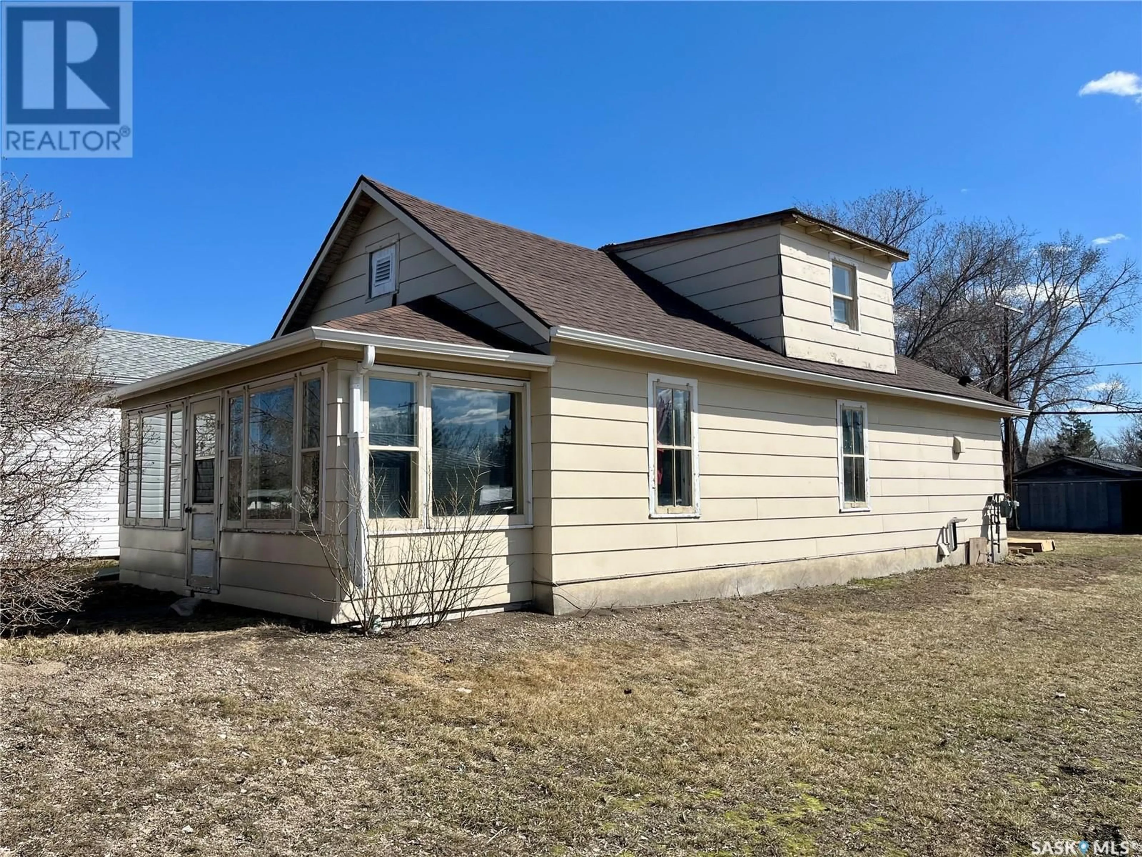 Home with vinyl exterior material, building for 419 MAIN STREET, Kipling Saskatchewan S0G2S0