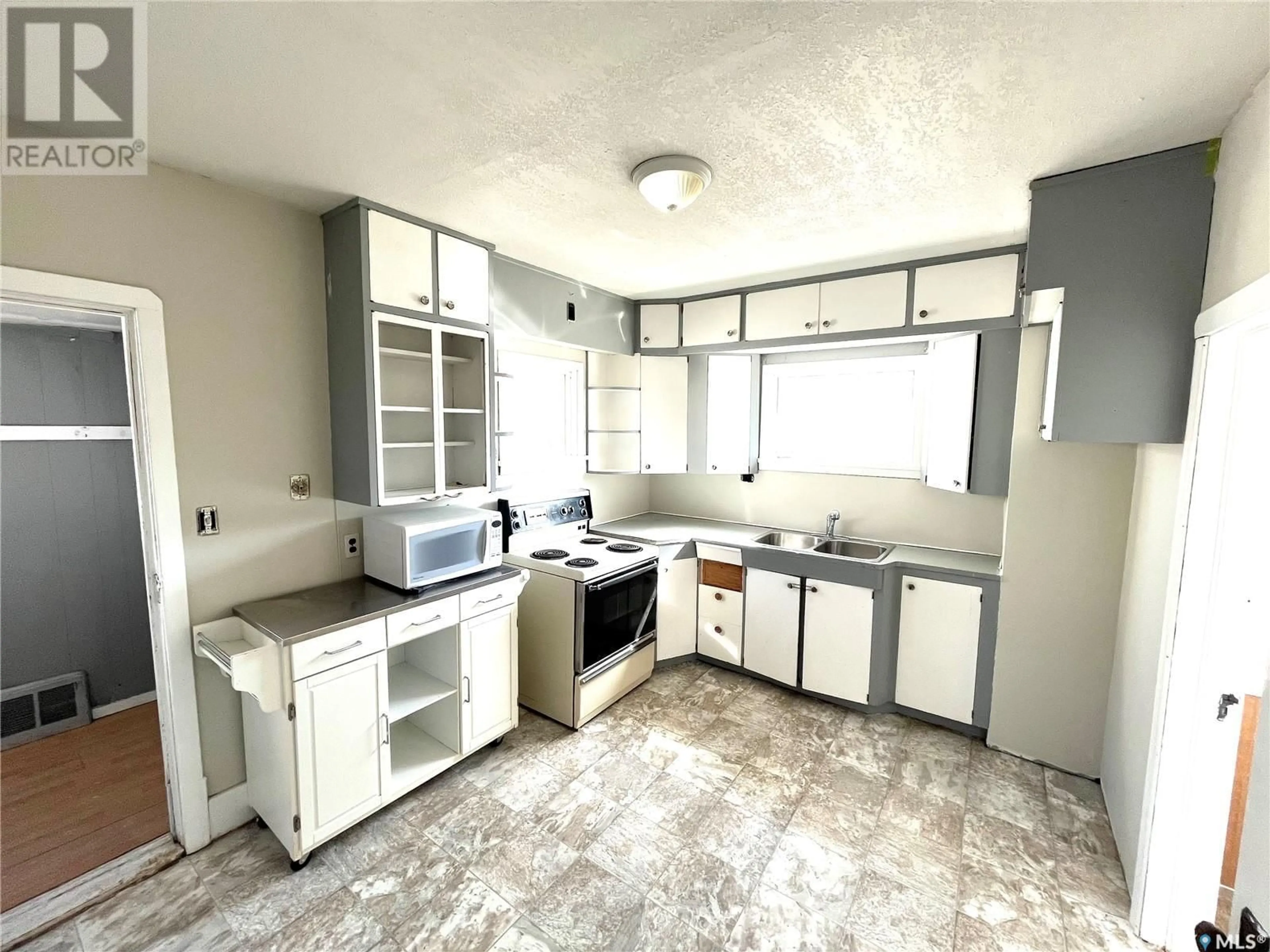 Standard kitchen, unknown for 419 MAIN STREET, Kipling Saskatchewan S0G2S0