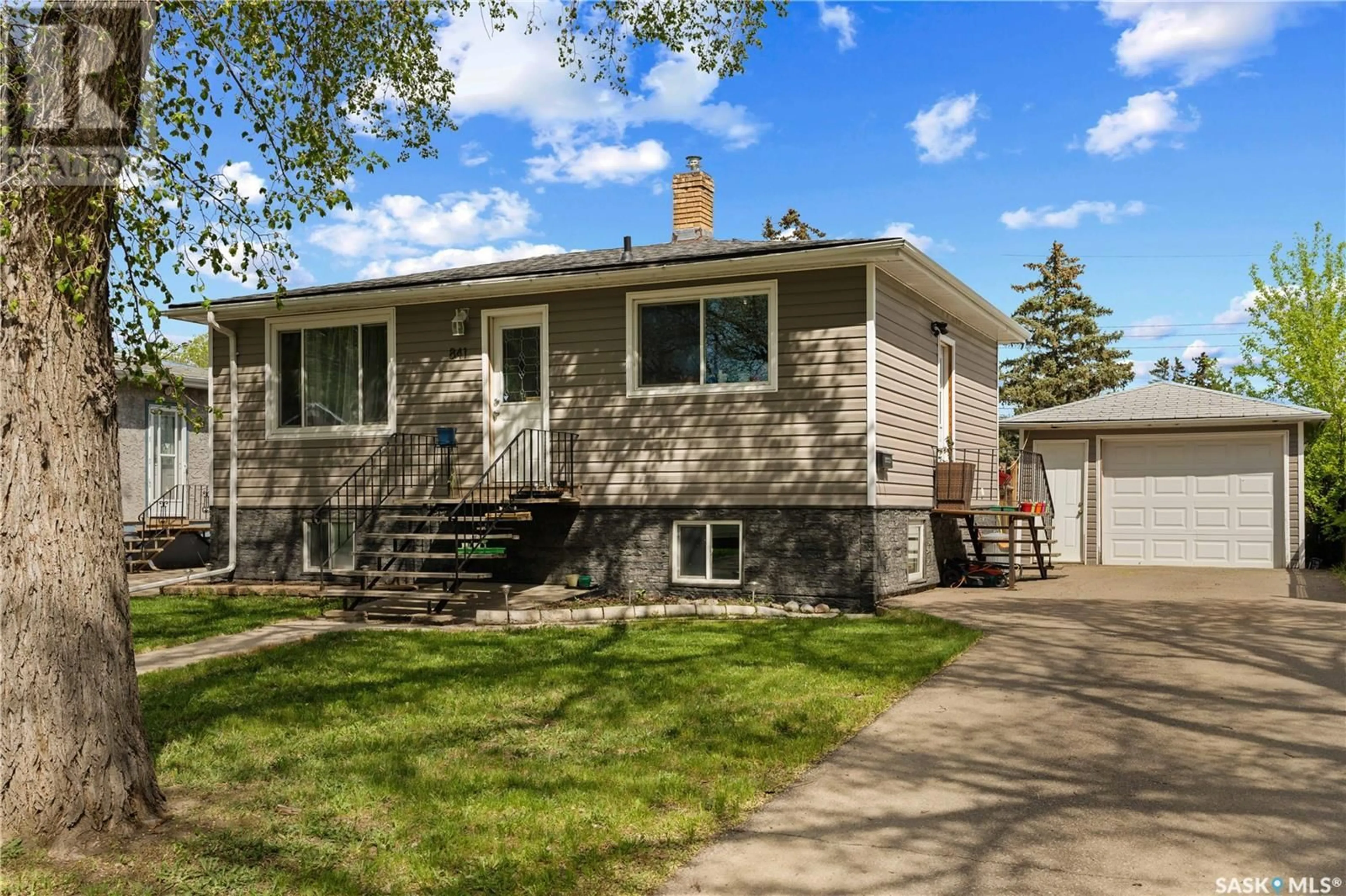 Home with vinyl exterior material, street for 841 ROYAL STREET, Regina Saskatchewan S4T4Z5