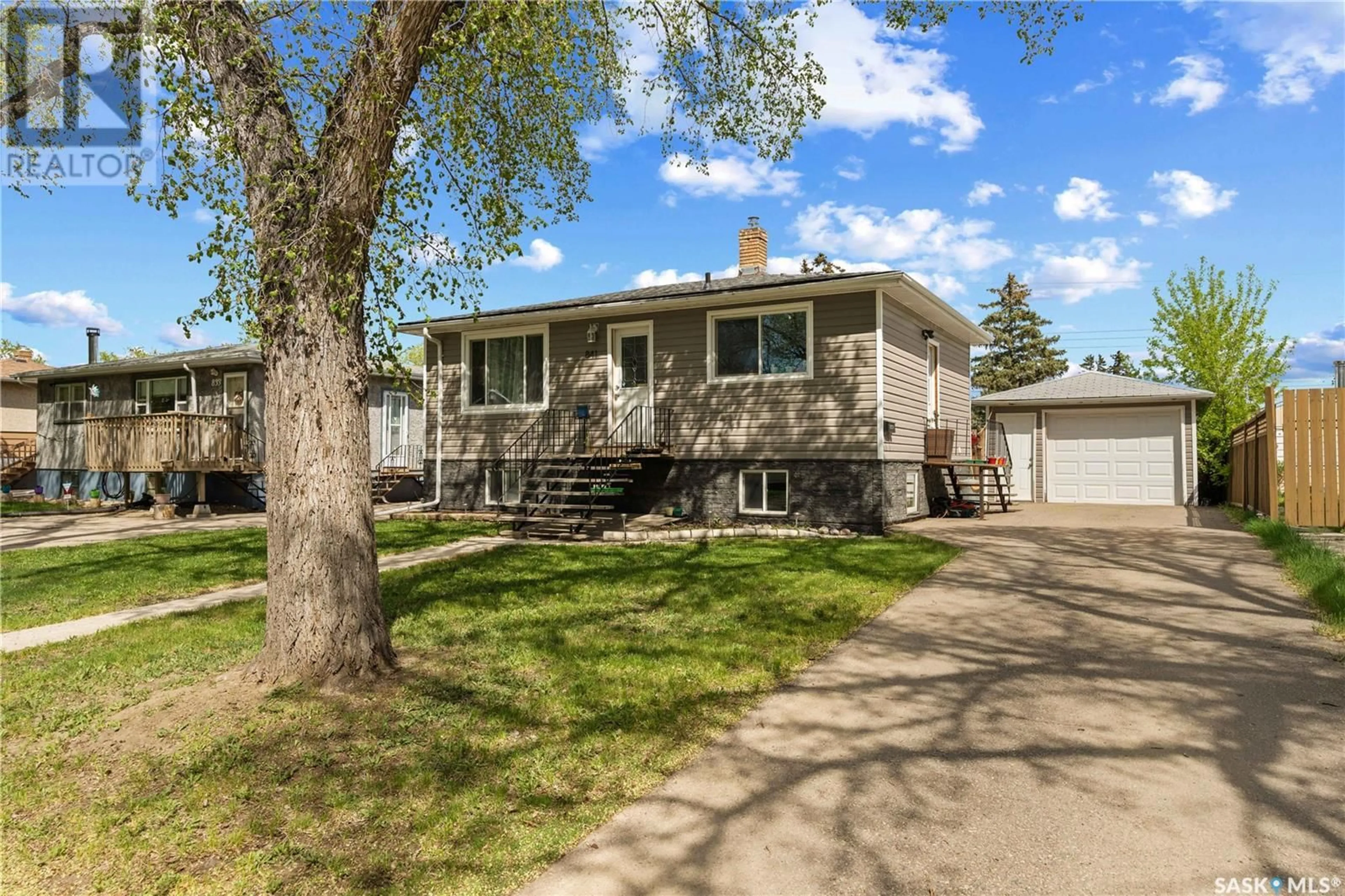 Home with vinyl exterior material, street for 841 ROYAL STREET, Regina Saskatchewan S4T4Z5