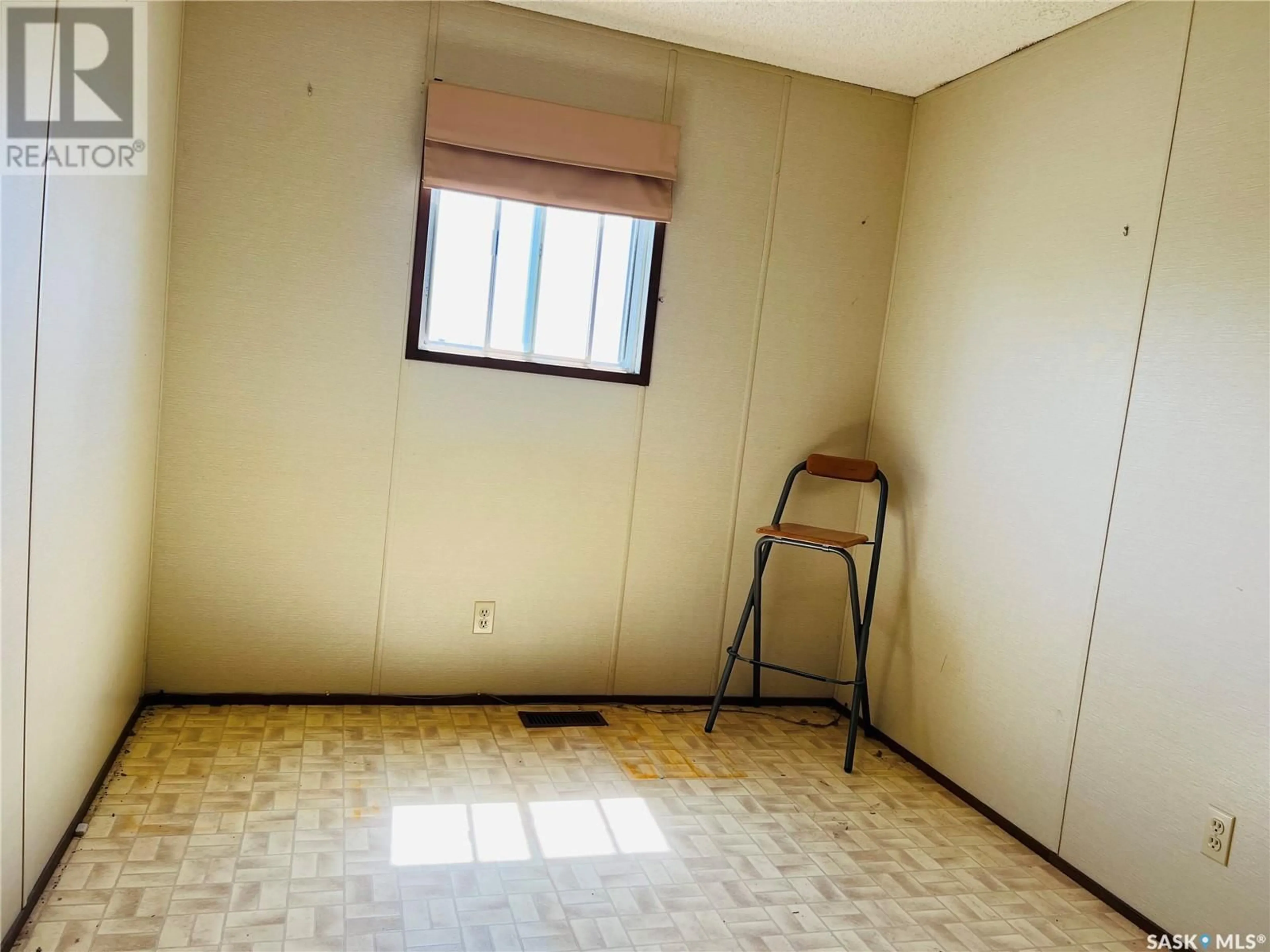A pic of a room for 320 SOUTH RAILWAY AVENUE, Morse Saskatchewan S0H3C0