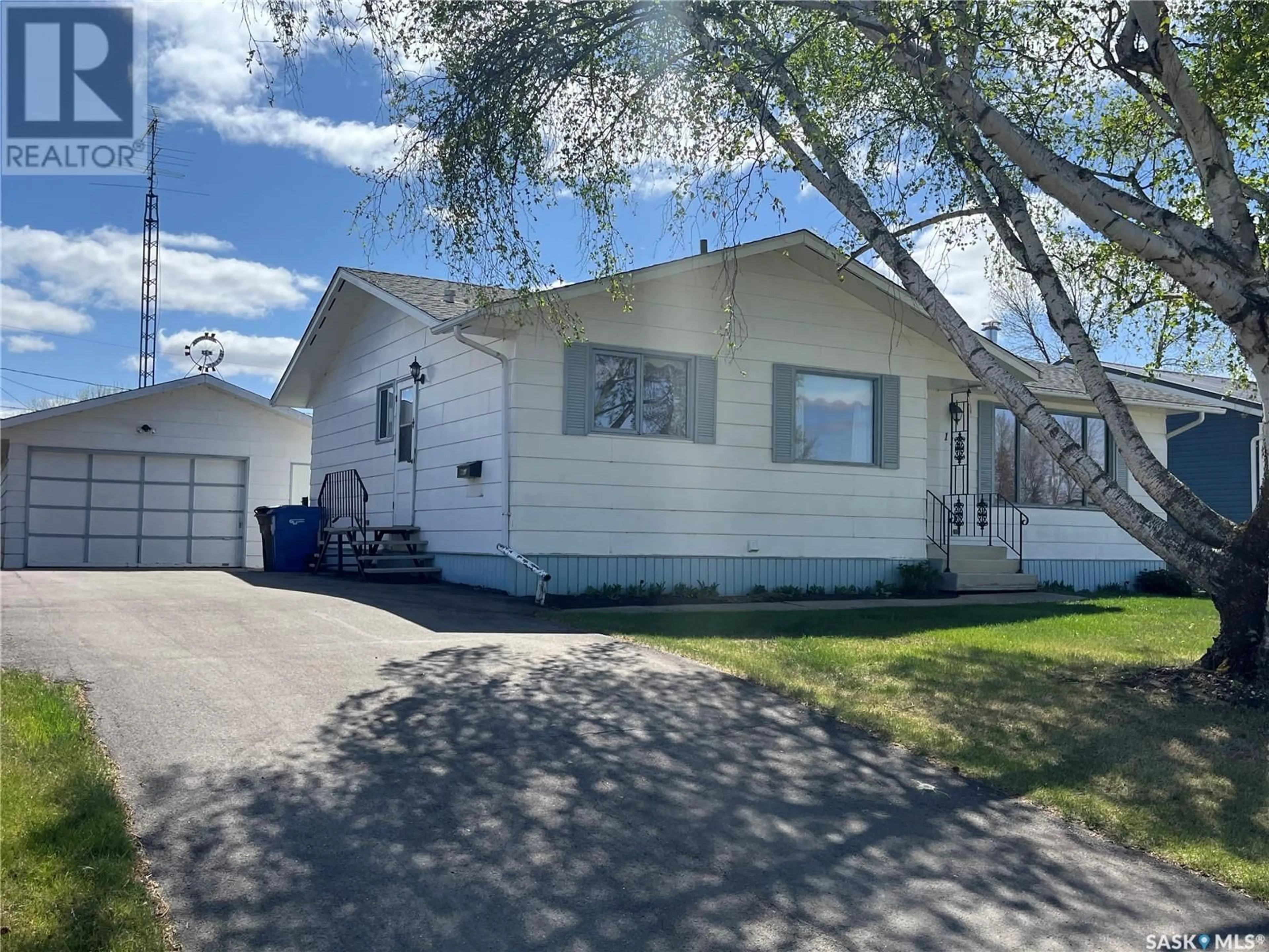 Home with vinyl exterior material, street for 113 KENNEDY DRIVE, Melfort Saskatchewan S0E1A0
