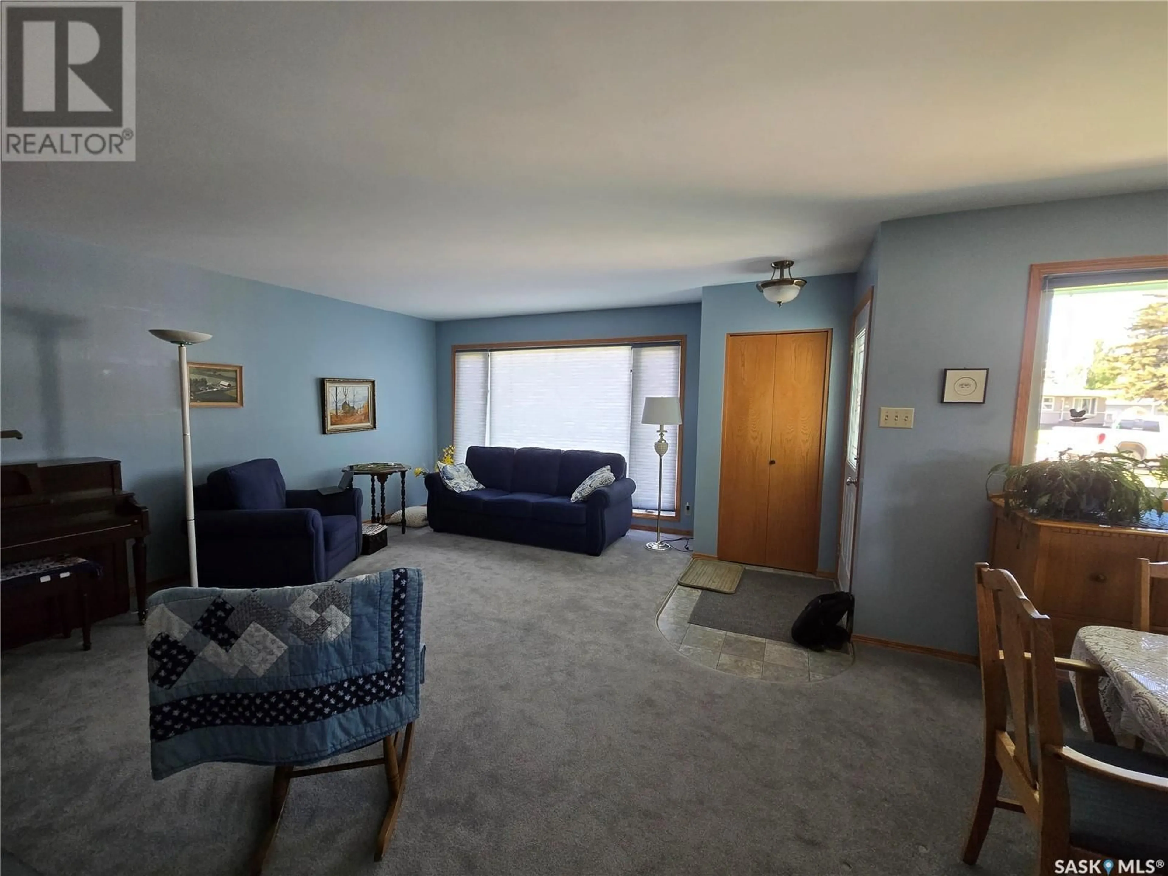 Living room with furniture, unknown for 427 15TH AVENUE, Swift Current Saskatchewan S9H2X5