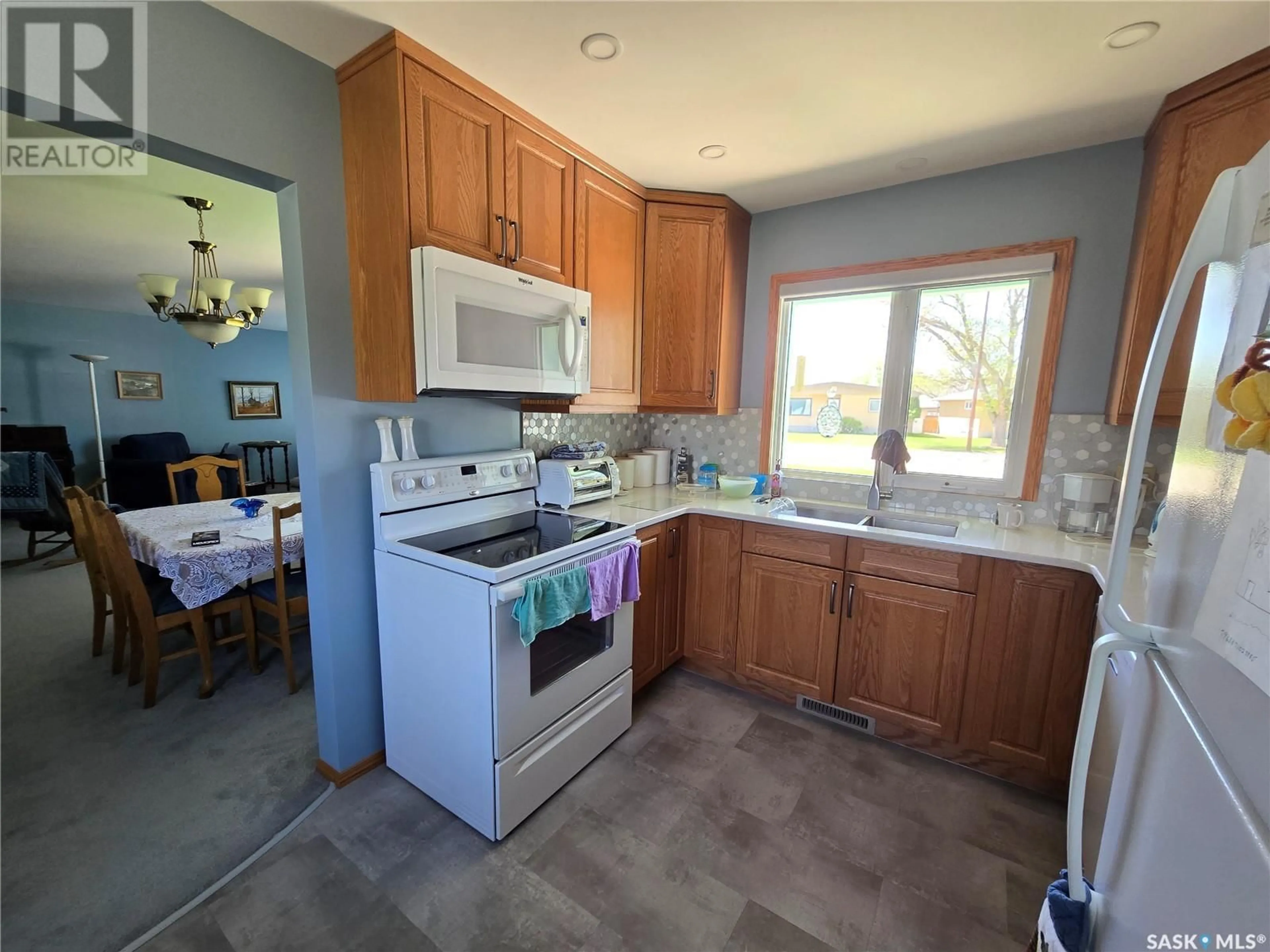Standard kitchen, unknown for 427 15TH AVENUE, Swift Current Saskatchewan S9H2X5