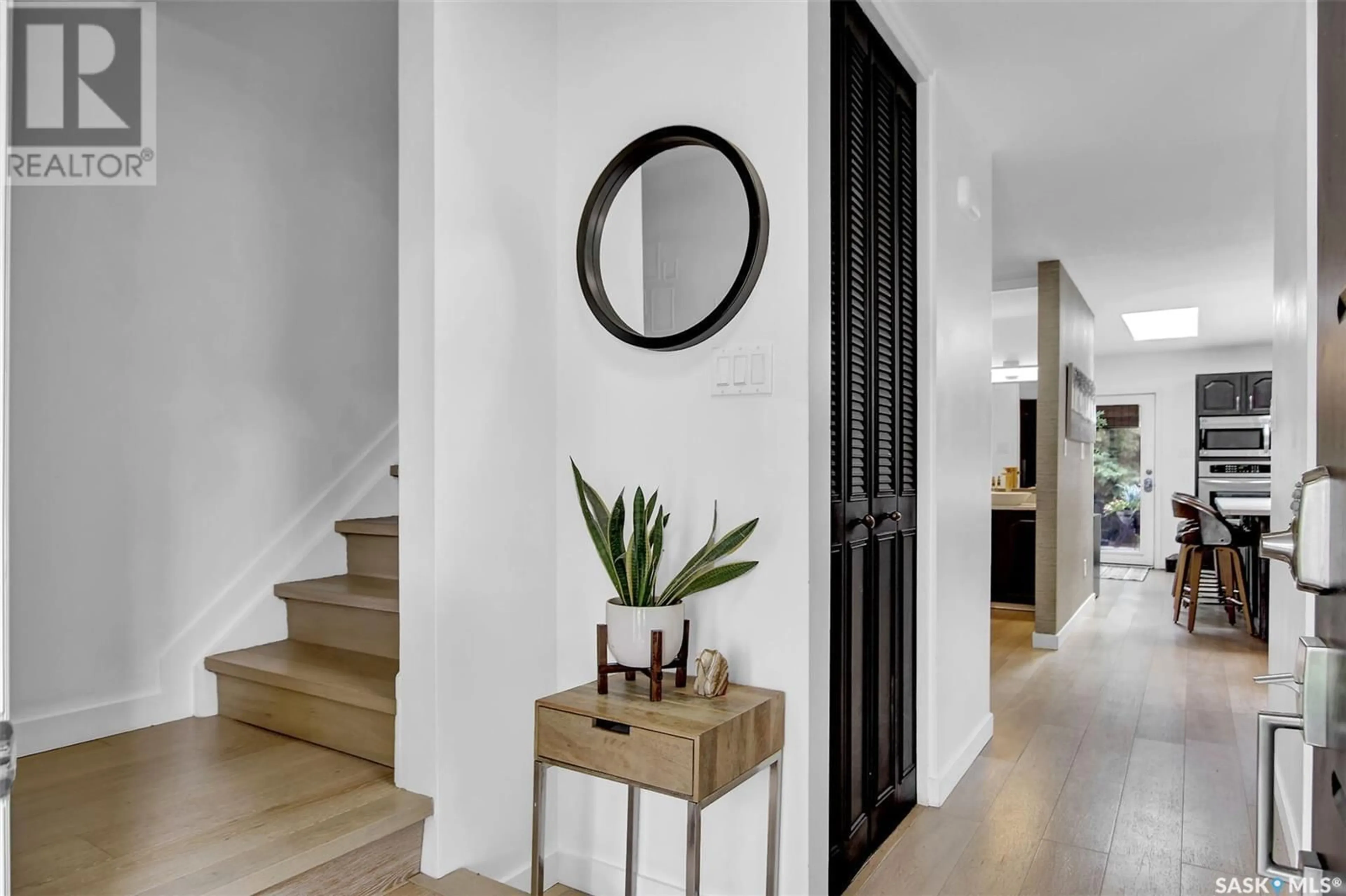 Indoor entryway for 3113 GRANT ROAD, Regina Saskatchewan S4S5G9