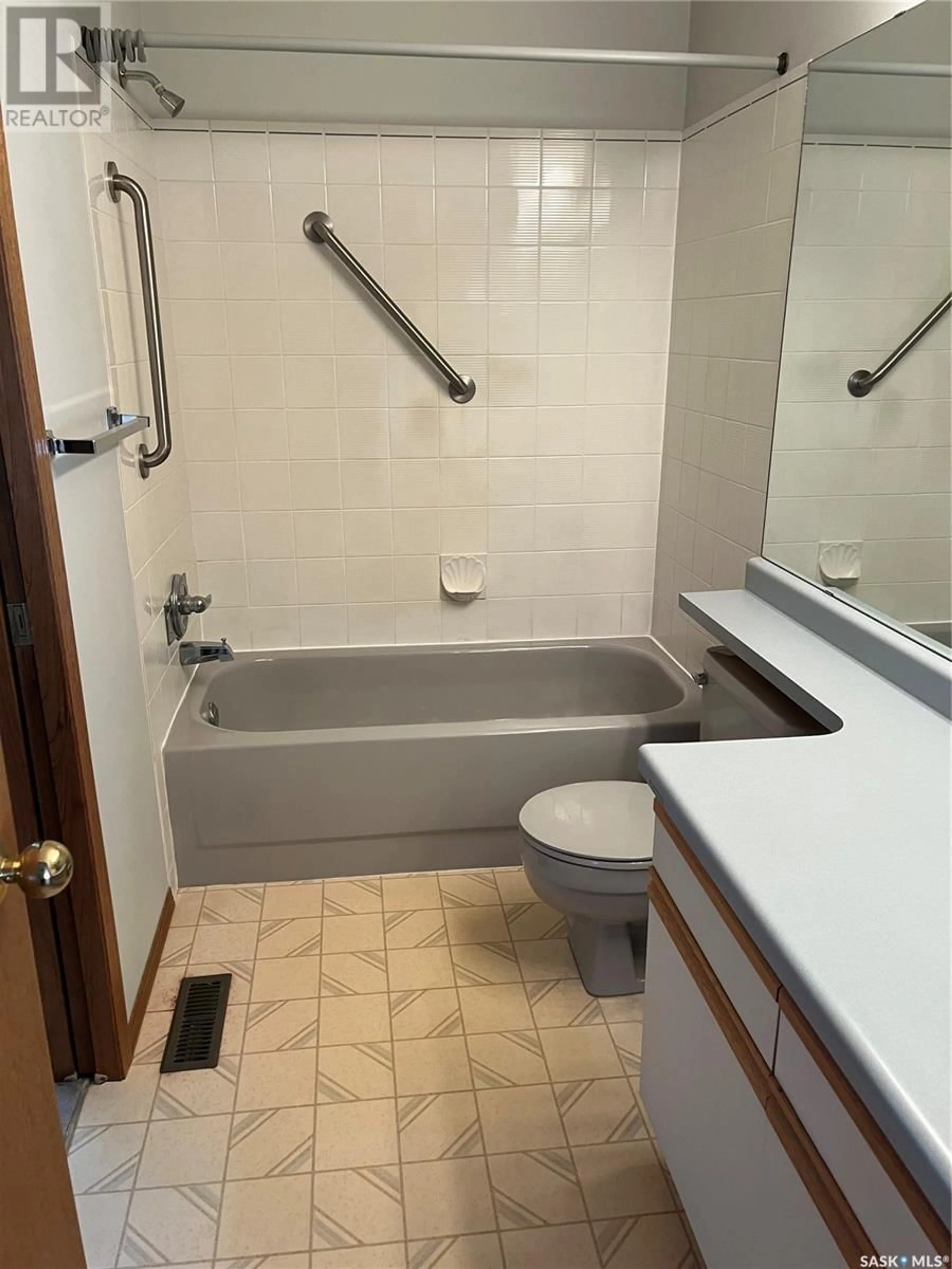 Standard bathroom, unknown for 610 - 310 PEREHUDOFF CRESCENT, Saskatoon Saskatchewan S7N4H5