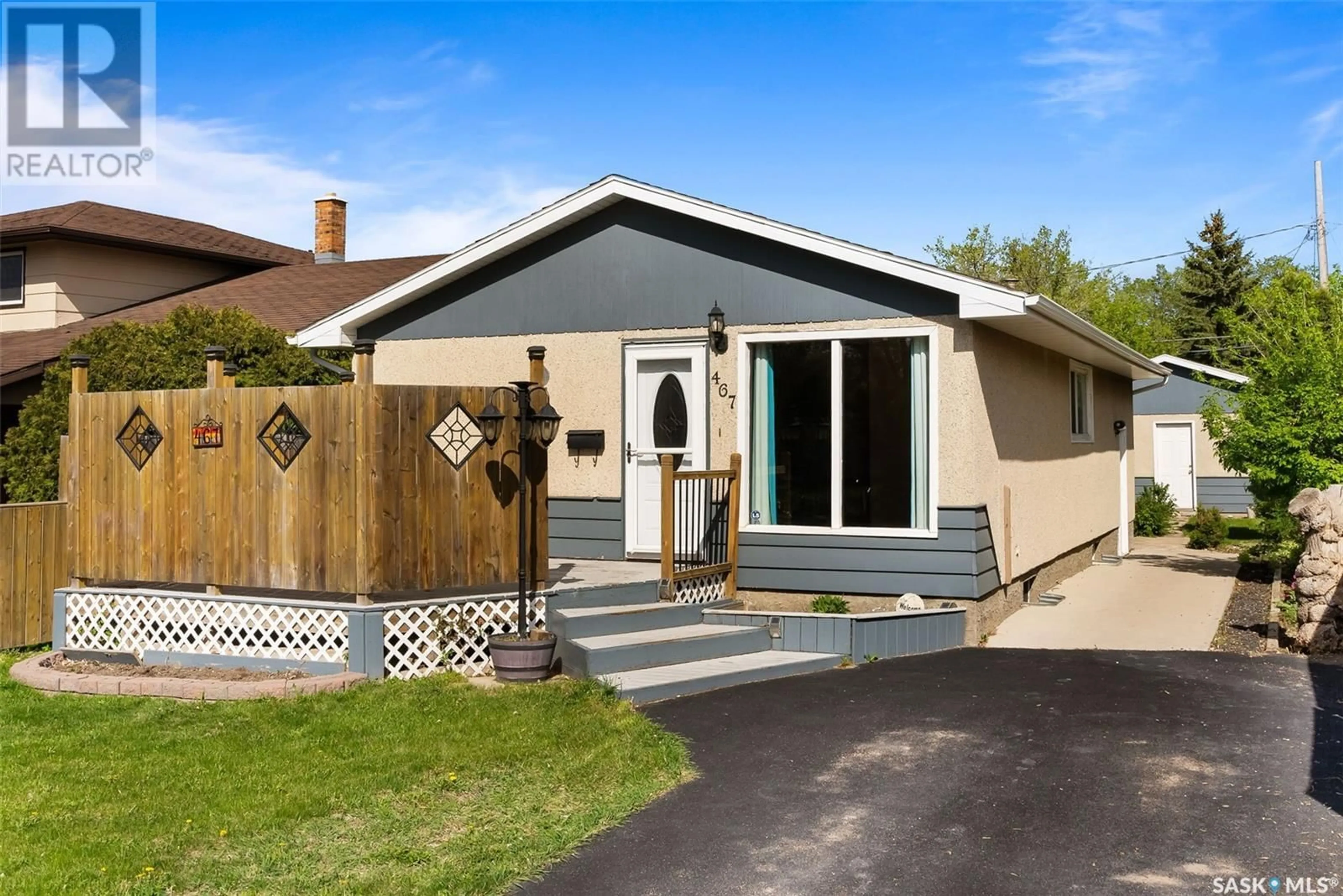 Home with vinyl exterior material, street for 467 YORK STREET, Regina Saskatchewan S4R4W7