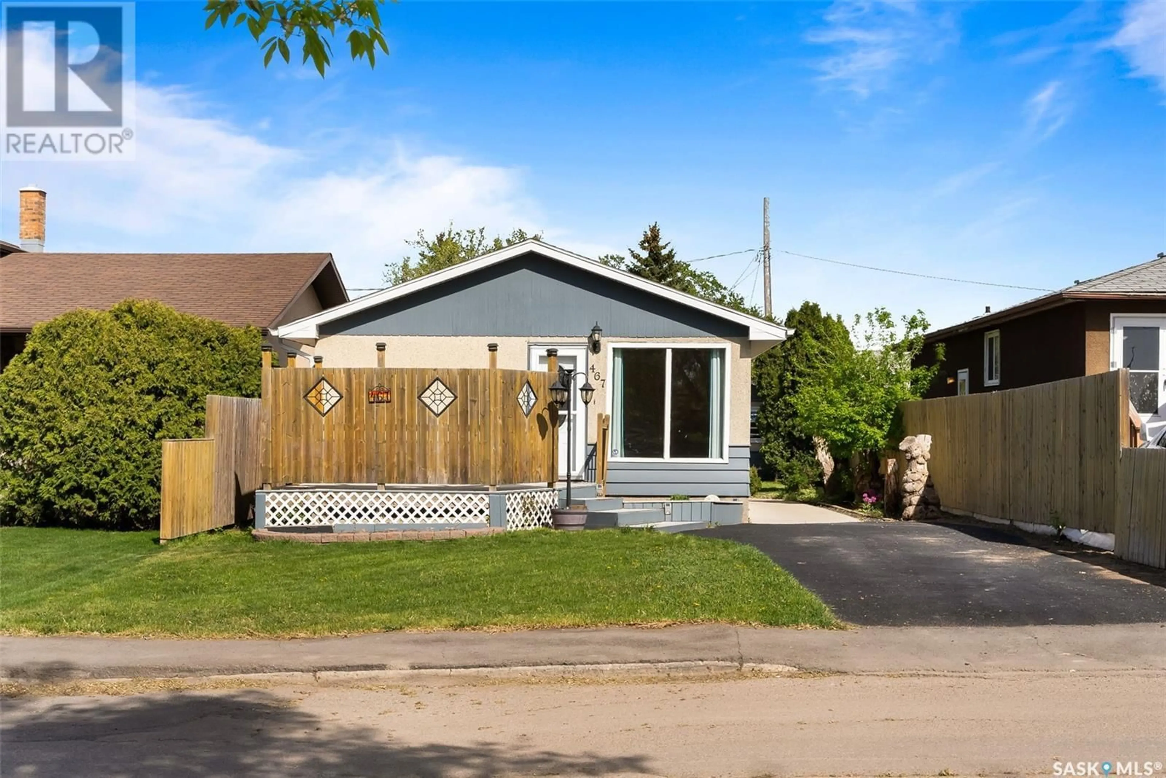 Home with vinyl exterior material, street for 467 YORK STREET, Regina Saskatchewan S4R4W7