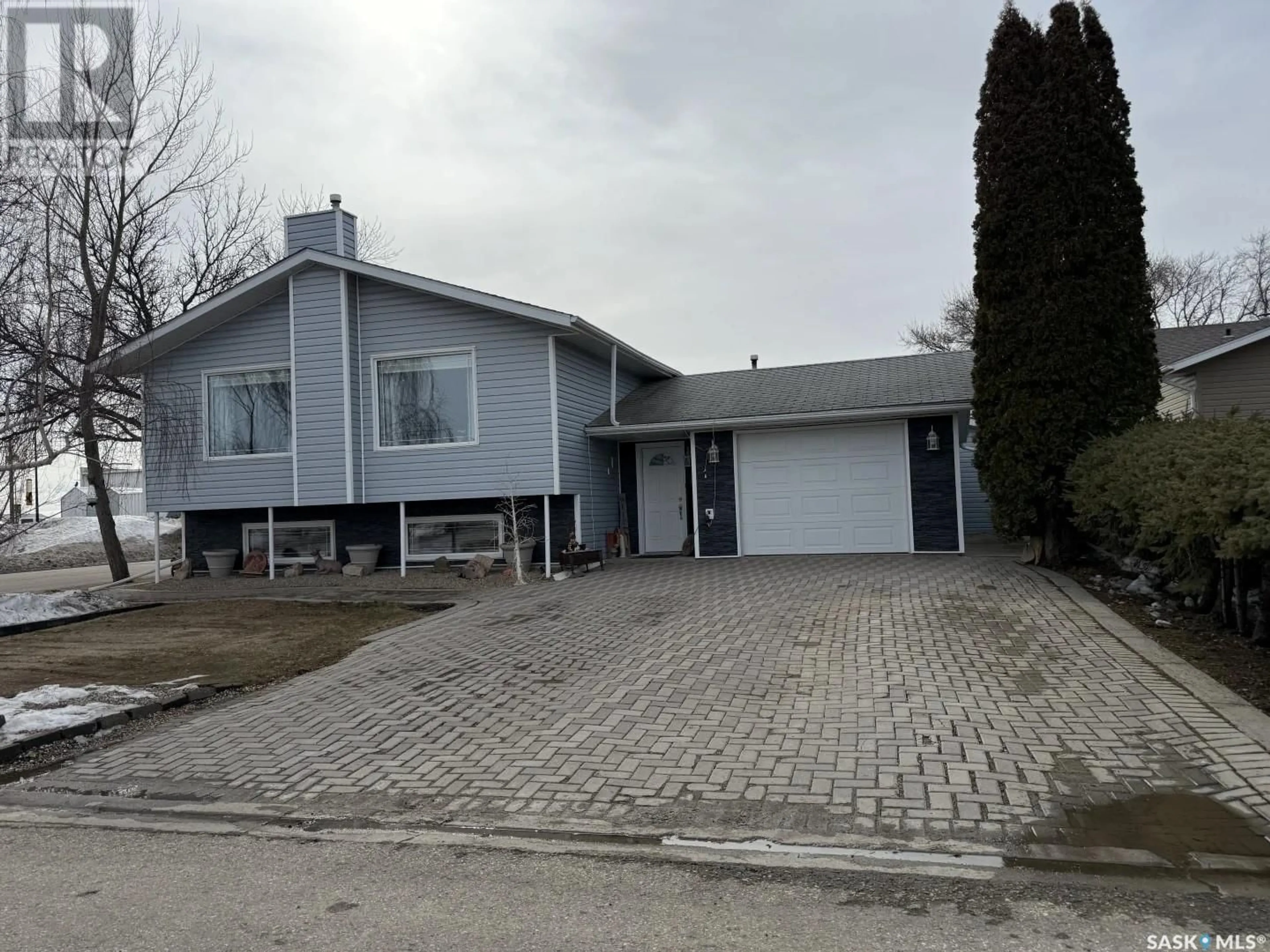 Home with vinyl exterior material, street for 1 VALECREST PLACE, Tisdale Saskatchewan S0E1T0