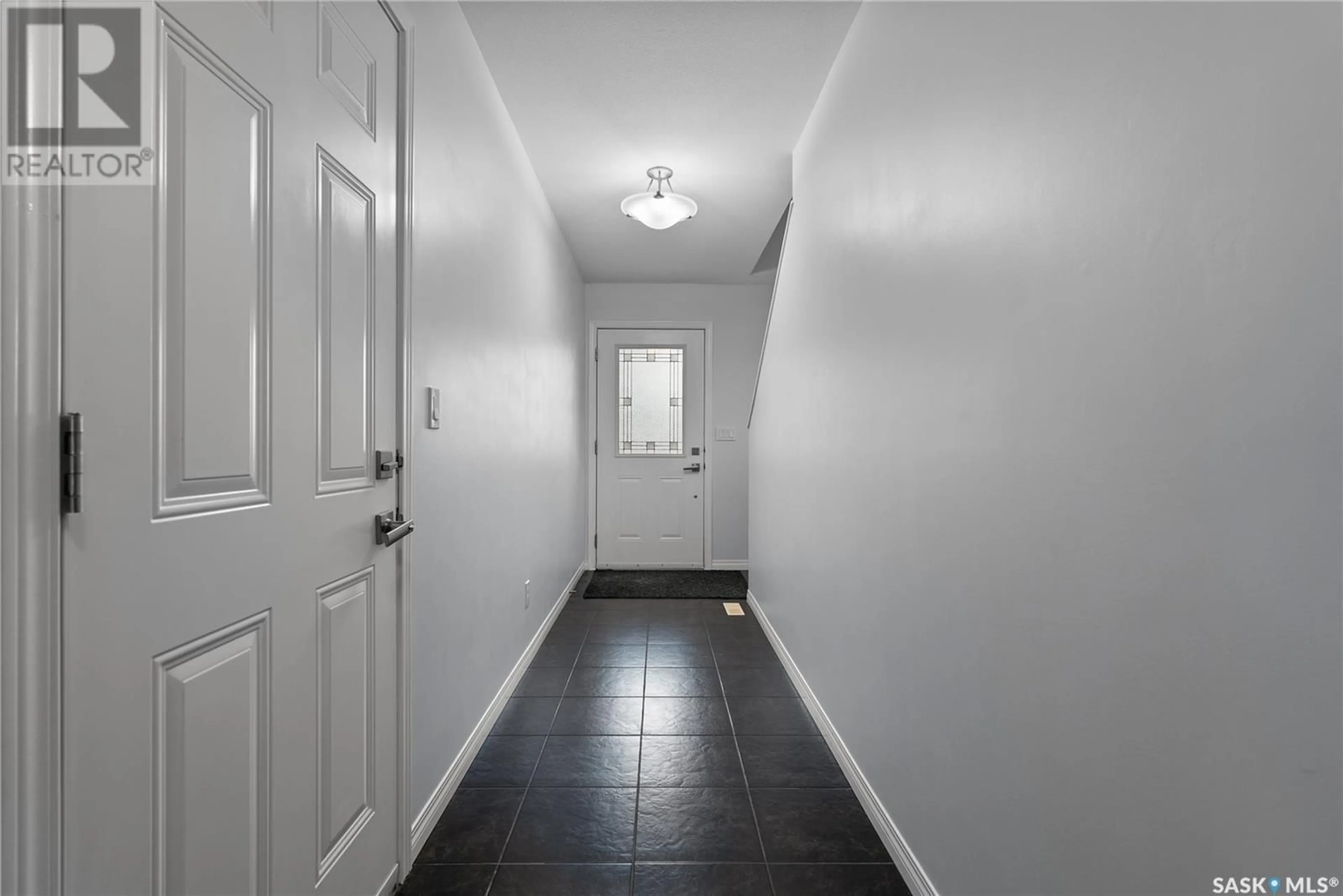 Indoor entryway for 14 365 DAWSON BAY, Saskatoon Saskatchewan S7R0L6