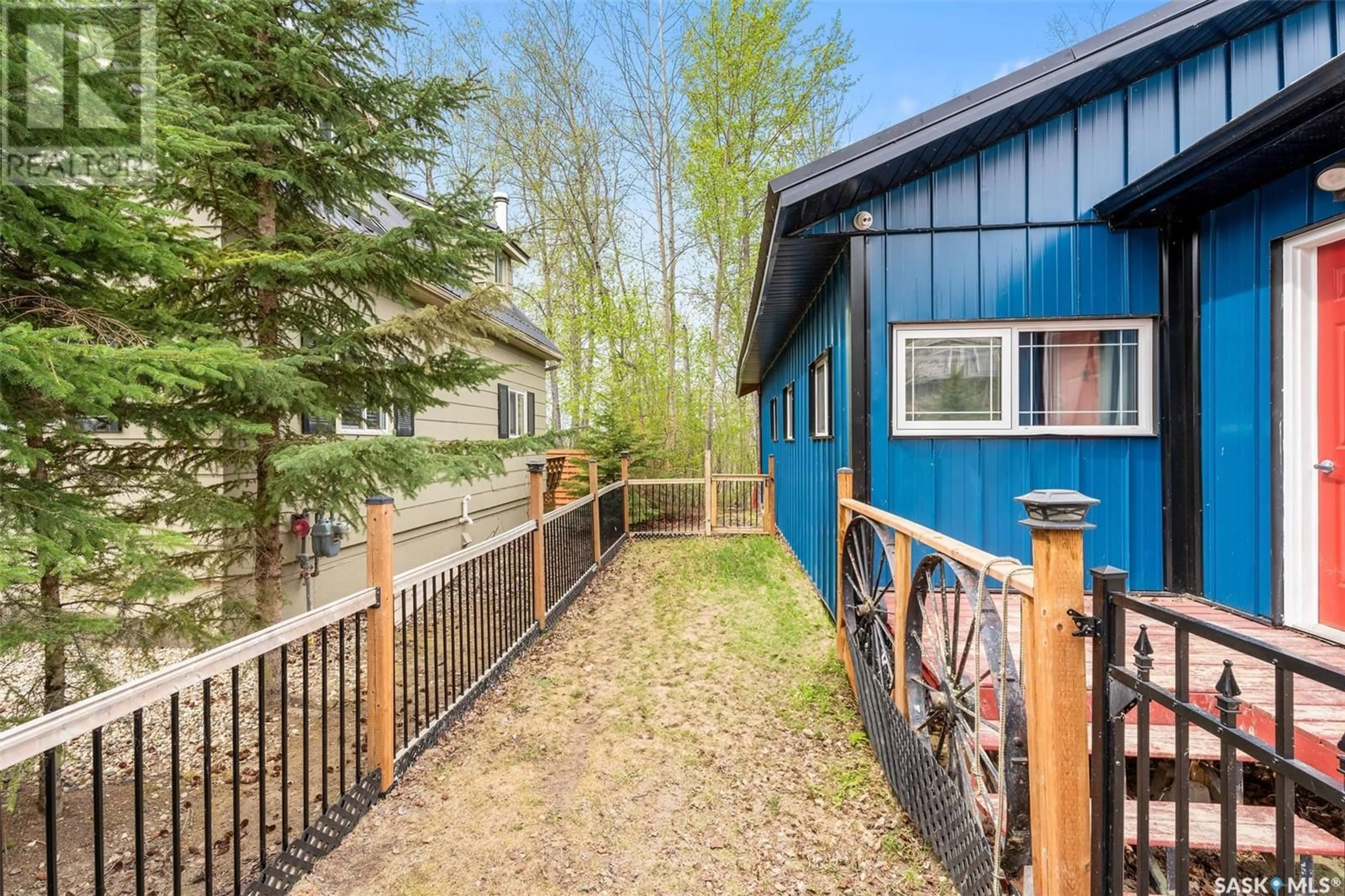 Patio, street for 305 WAPITI ROAD, Nipawin Rm No. 487 Saskatchewan S0E0W0