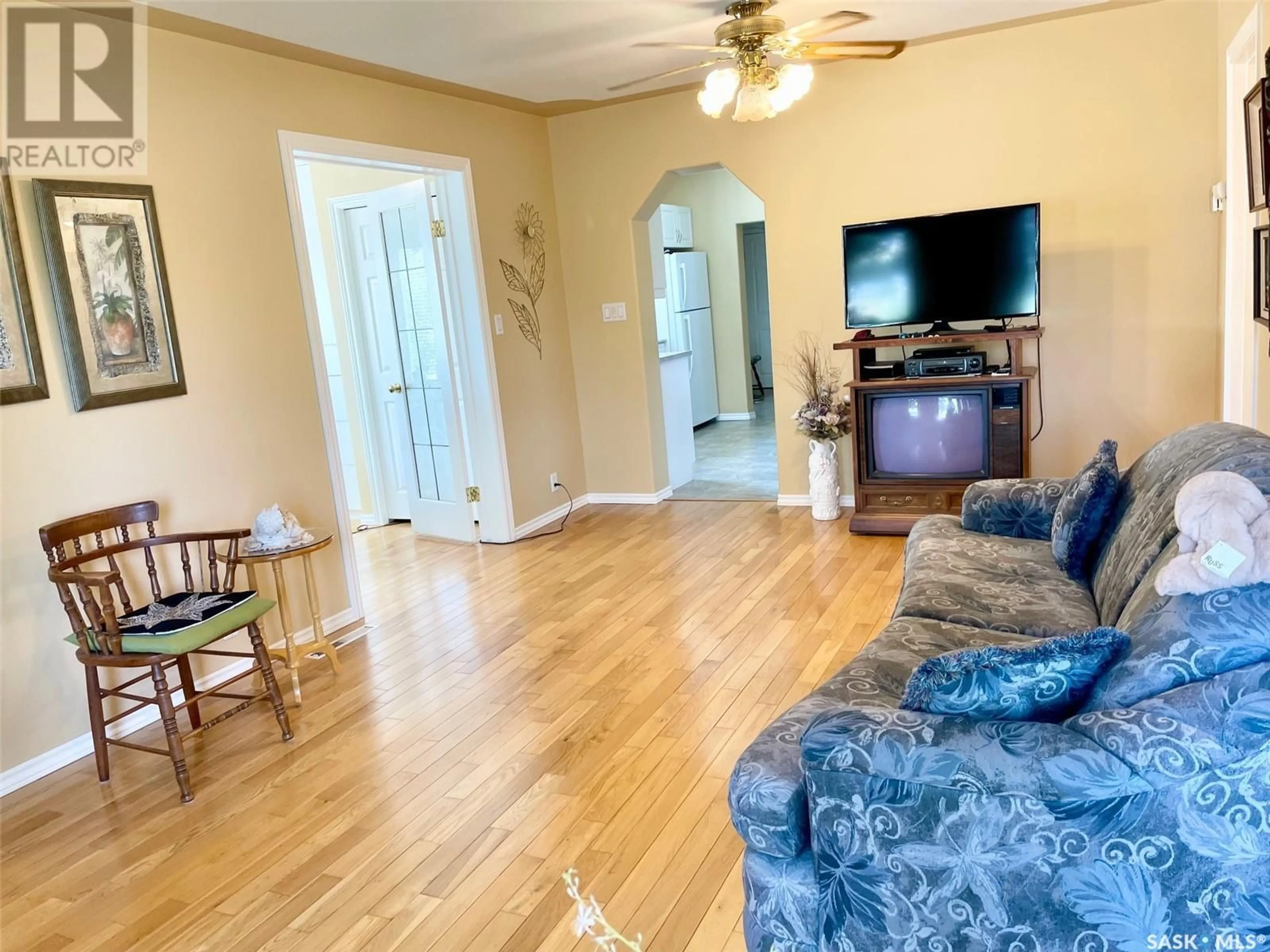 Living room with furniture, unknown for 305 SECOND AVENUE, Melville Saskatchewan S0A2P0