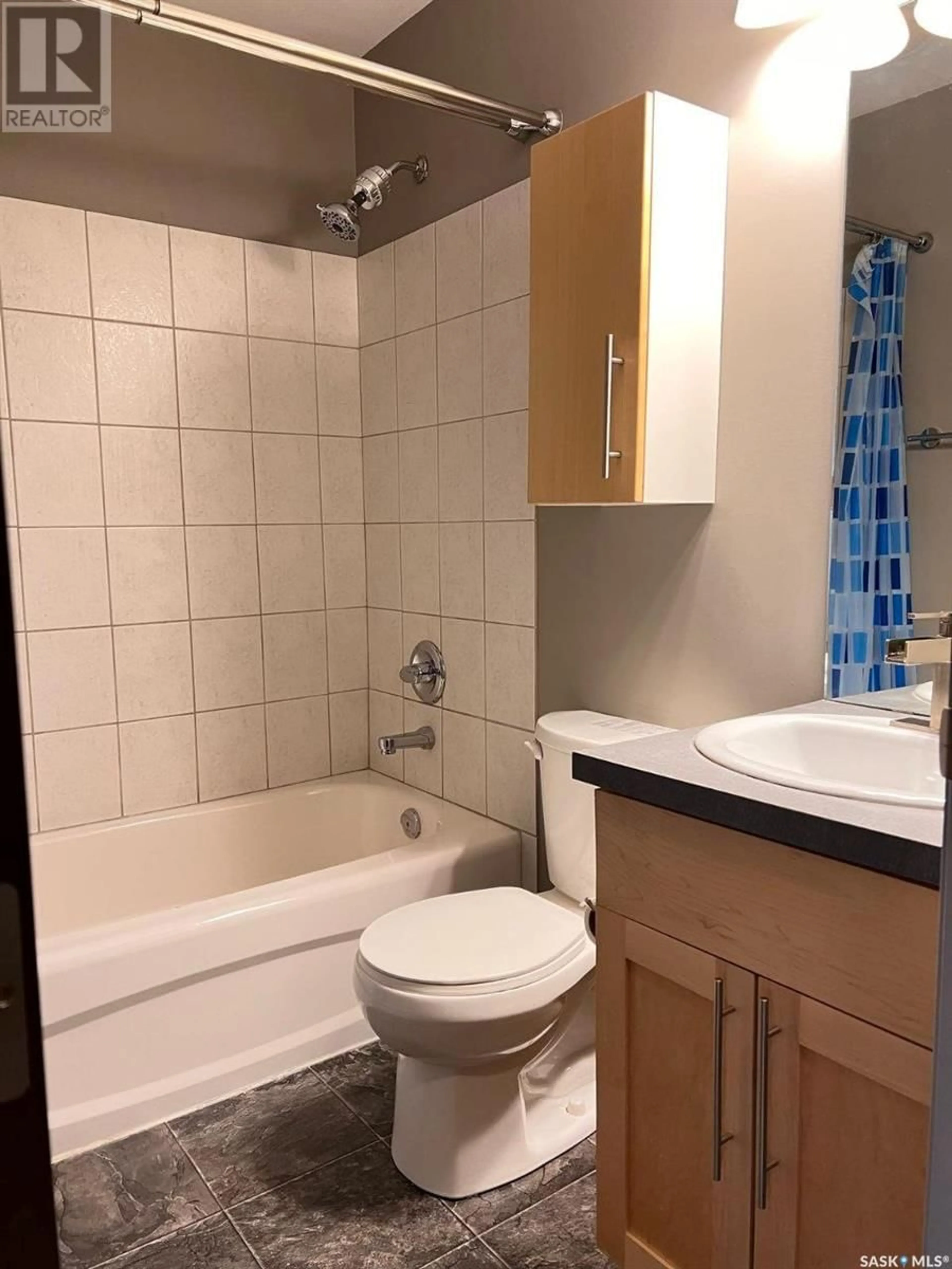 Standard bathroom, unknown for 5 - 2203 7TH STREET, Saskatoon Saskatchewan S7H0Z9
