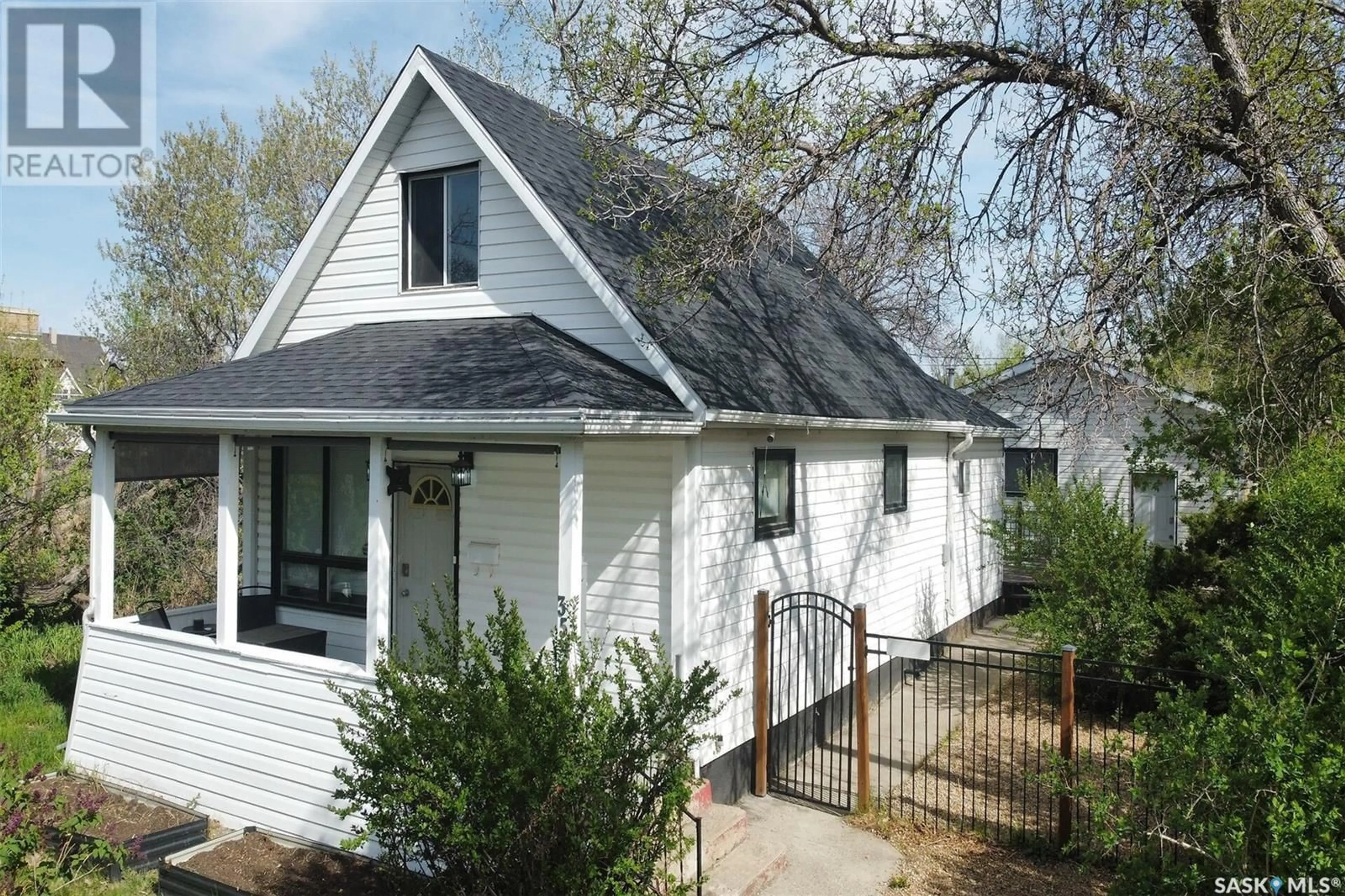 Home with vinyl exterior material, street for 354 STADACONA STREET, Moose Jaw Saskatchewan S6H0J6