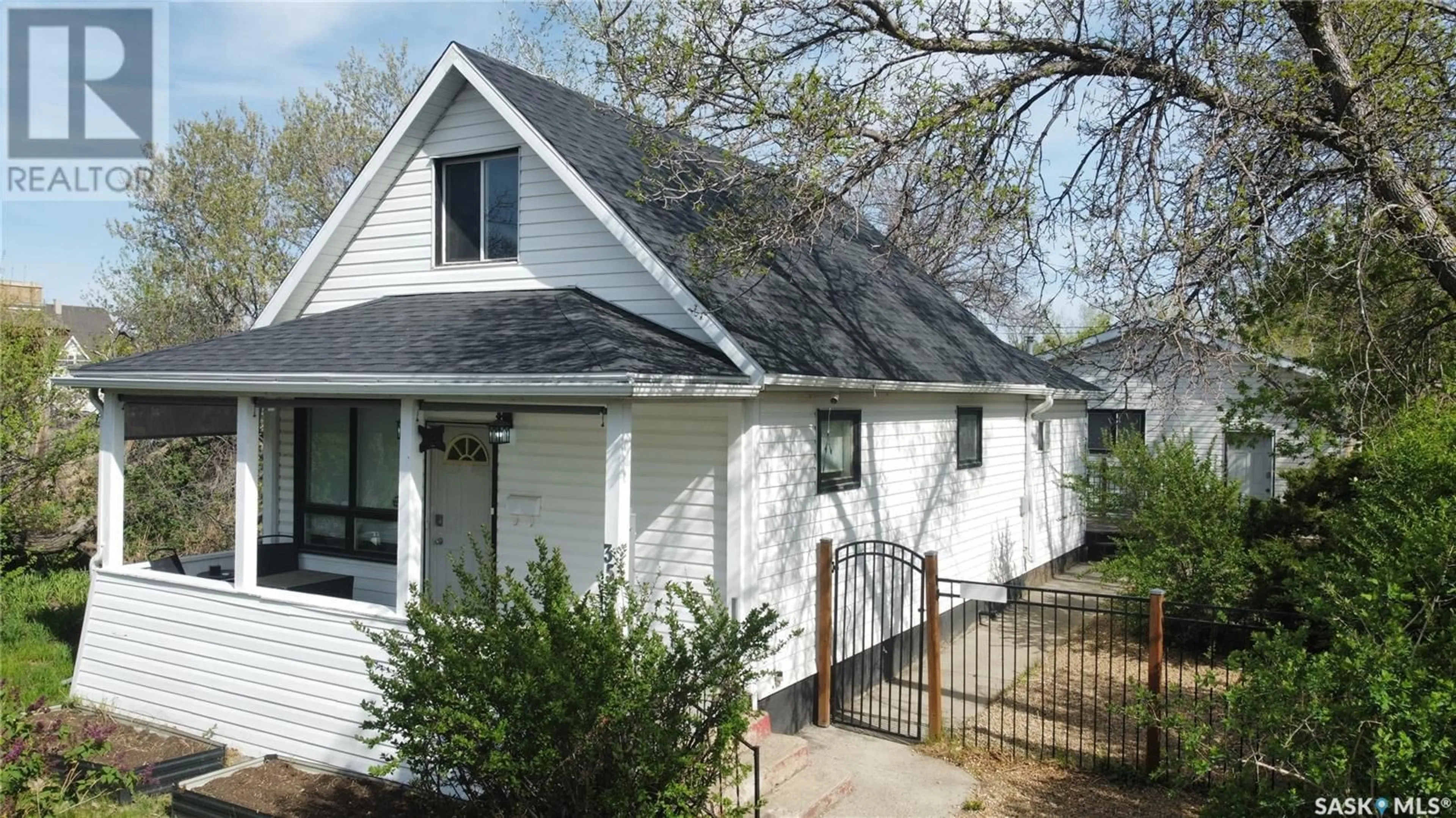 Home with vinyl exterior material, street for 354 STADACONA STREET, Moose Jaw Saskatchewan S6H0J6