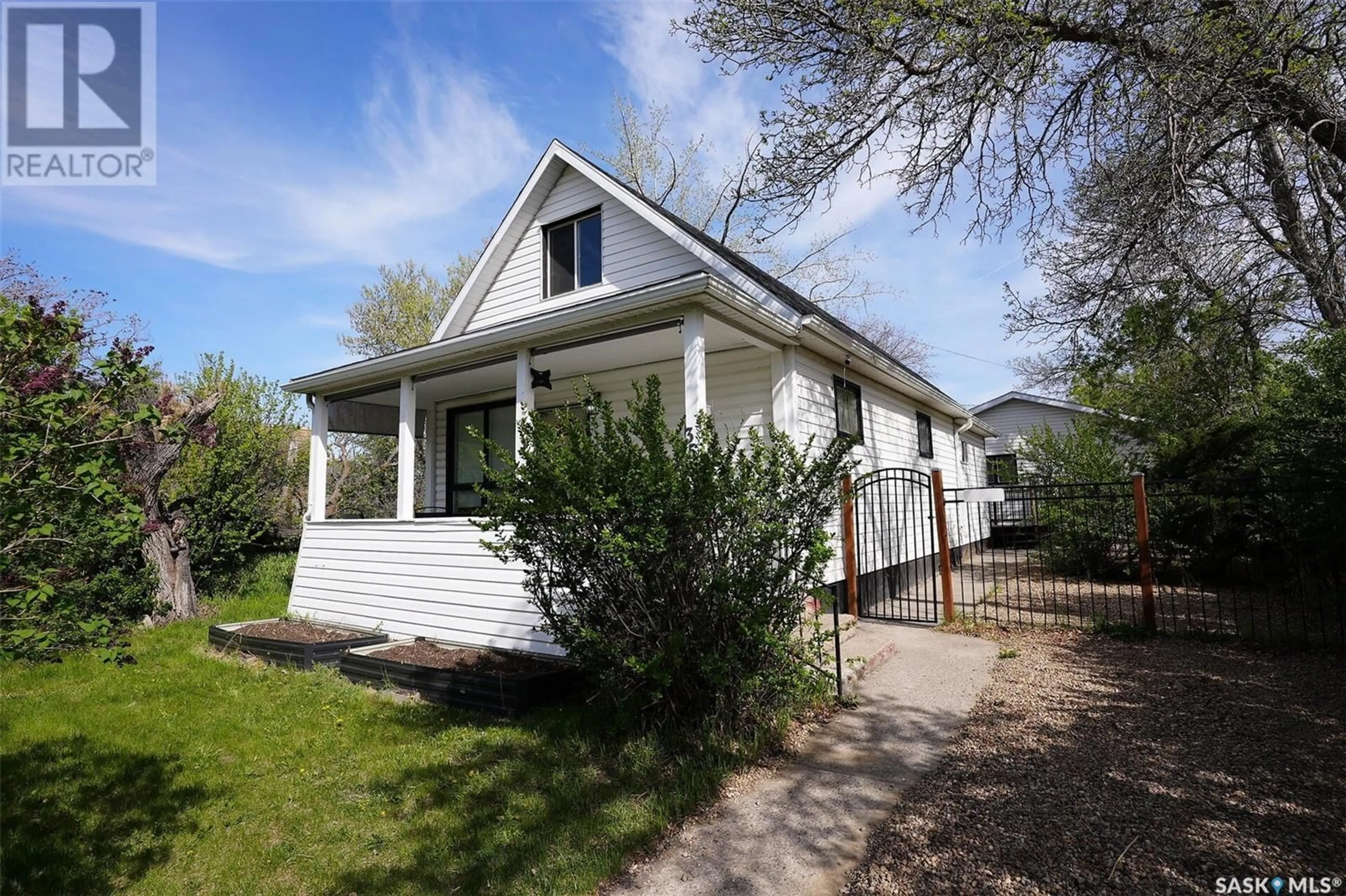 Home with vinyl exterior material, street for 354 STADACONA STREET, Moose Jaw Saskatchewan S6H0J6