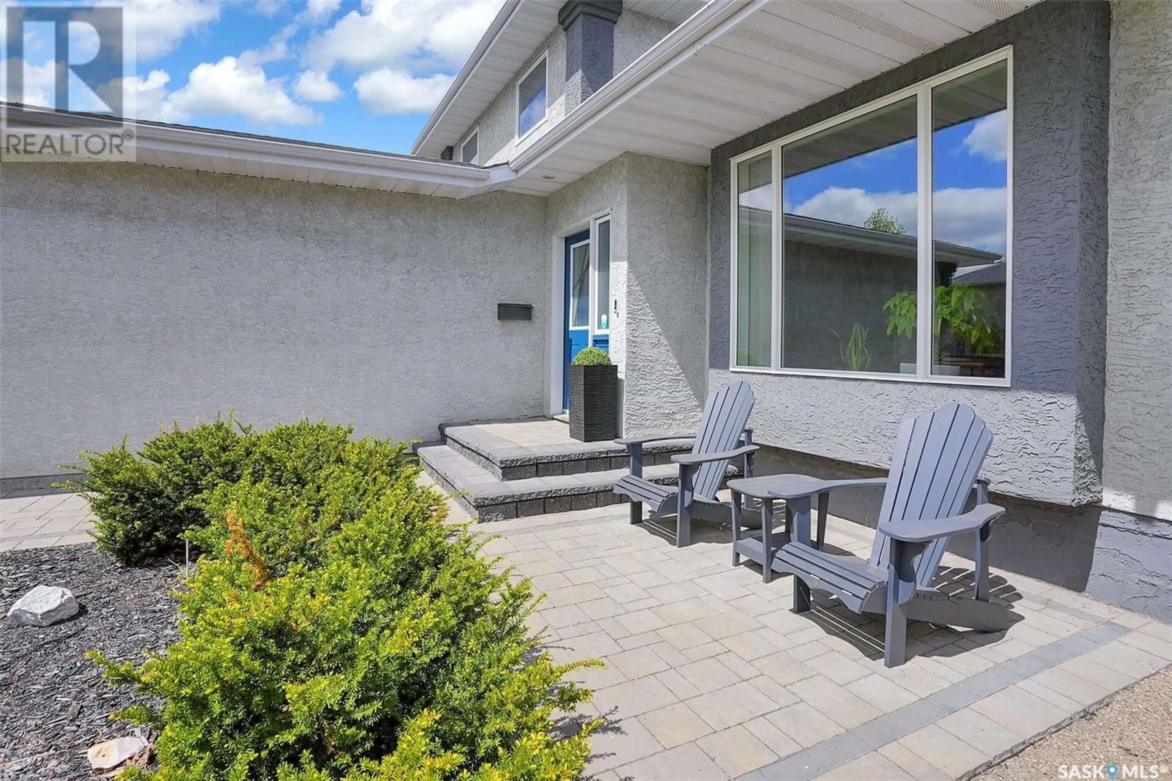 Patio, street for 8306 STRUTHERS CRESCENT, Regina Saskatchewan S4Y1H7