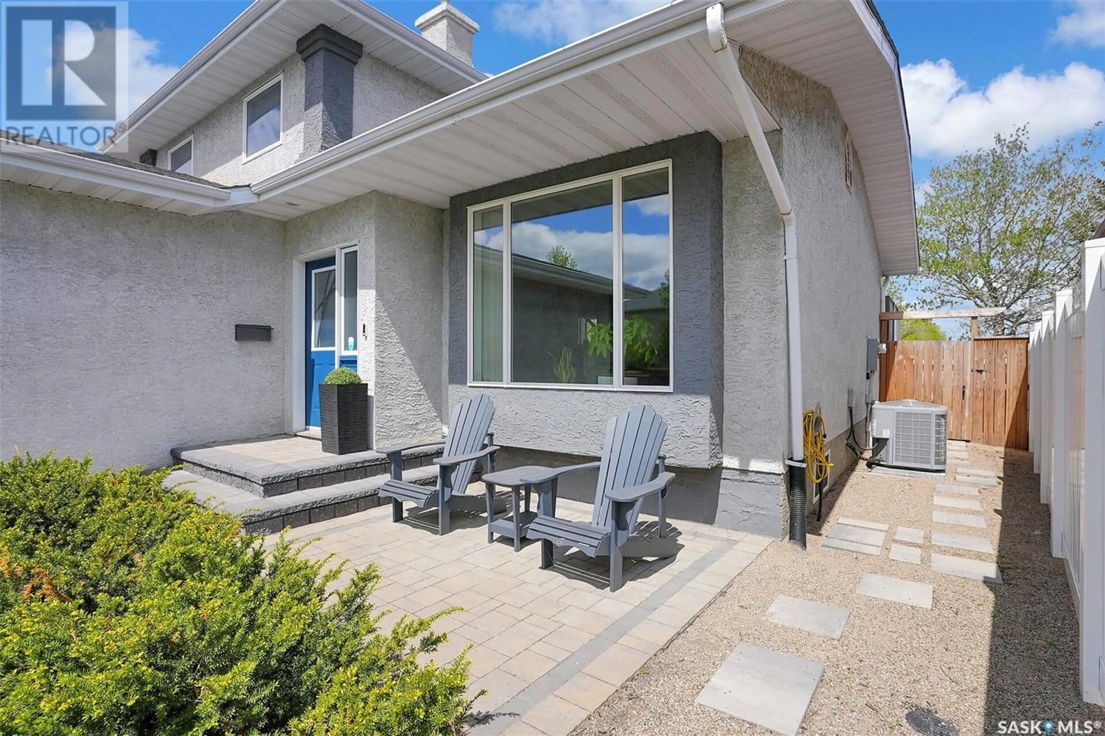 Patio, street for 8306 STRUTHERS CRESCENT, Regina Saskatchewan S4Y1H7
