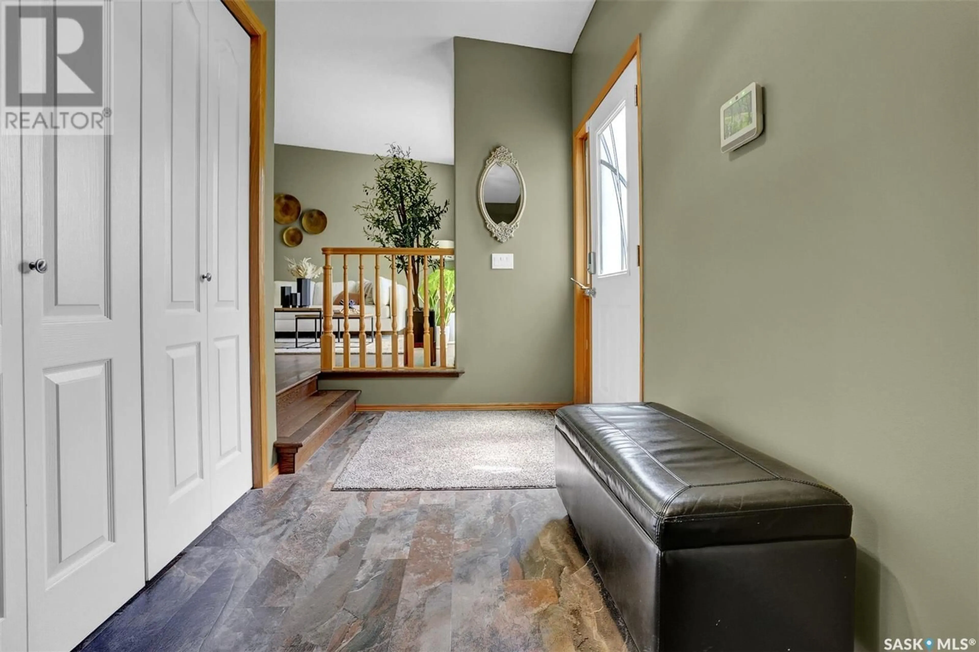 Indoor entryway for 8306 STRUTHERS CRESCENT, Regina Saskatchewan S4Y1H7