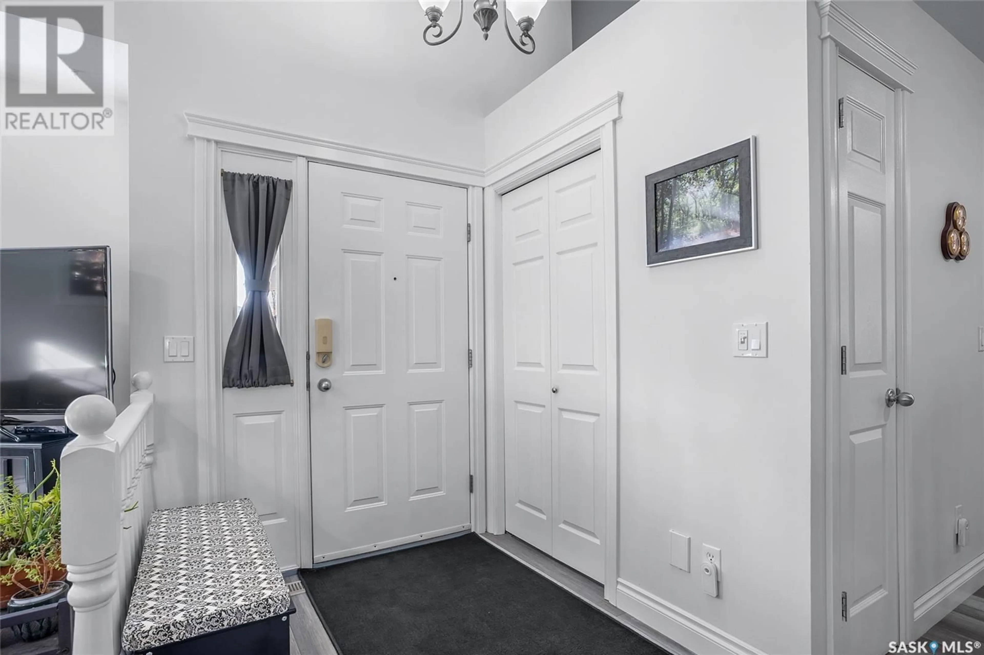 Indoor entryway for 243 KUCEY TERRACE, Saskatoon Saskatchewan S7N4T1